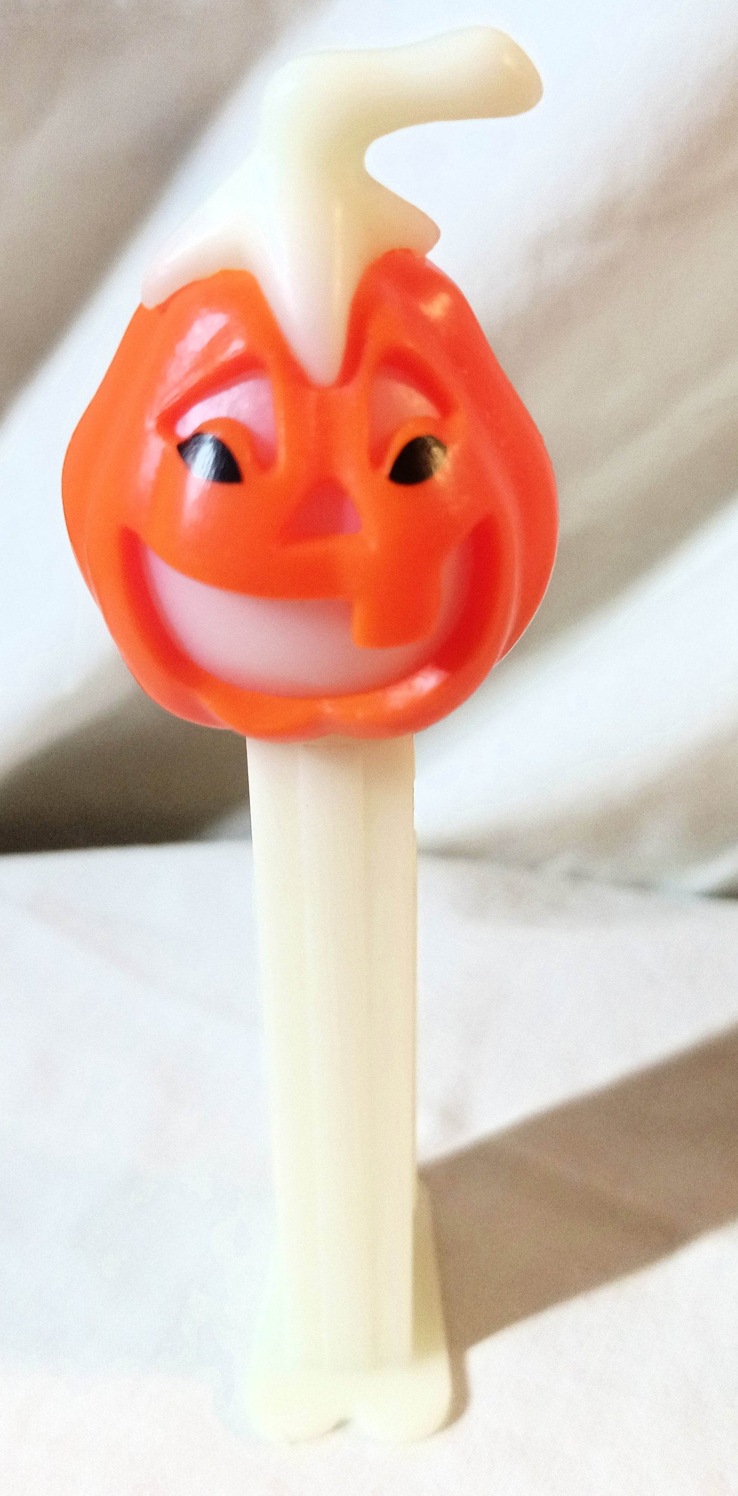 Pez Pumpkin Glow In The Dark Candy Dispenser Hungary 2003 - TulipStuff
