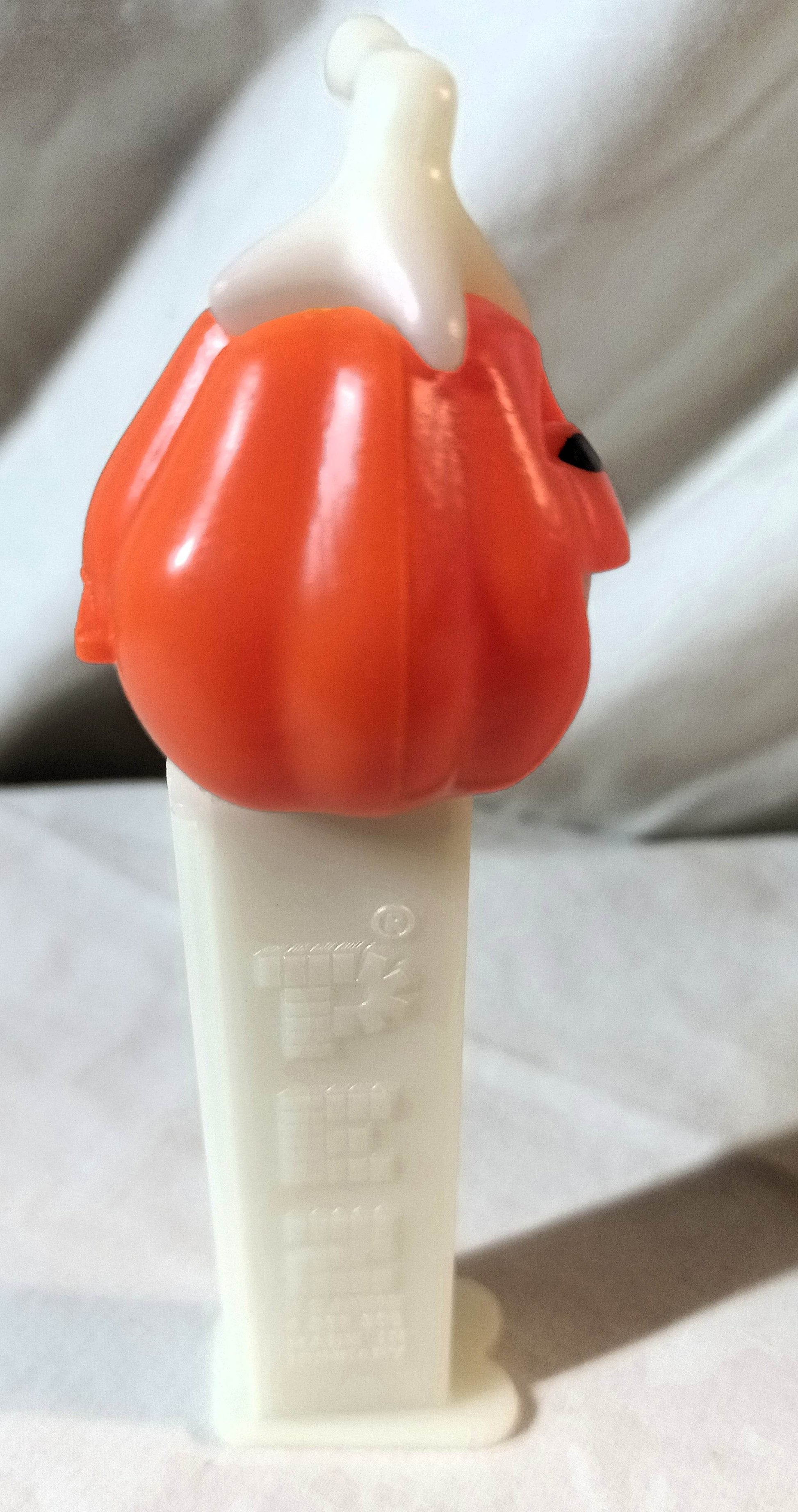 Pez Pumpkin Glow In The Dark Candy Dispenser Hungary 2003 - TulipStuff