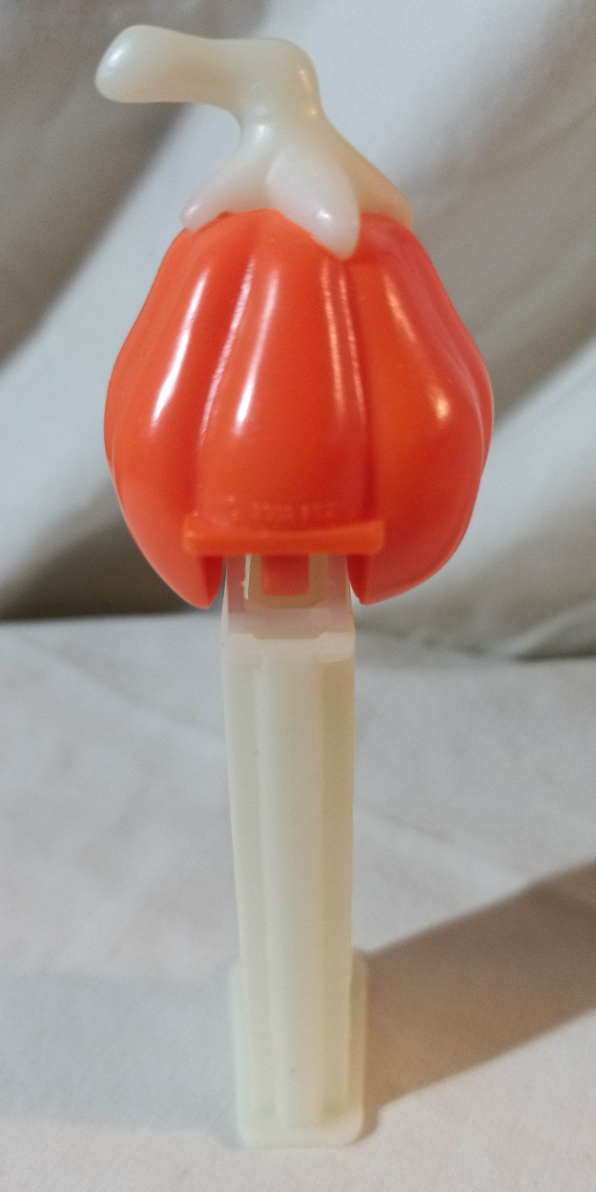 Pez Pumpkin Glow In The Dark Candy Dispenser Hungary 2003 - TulipStuff