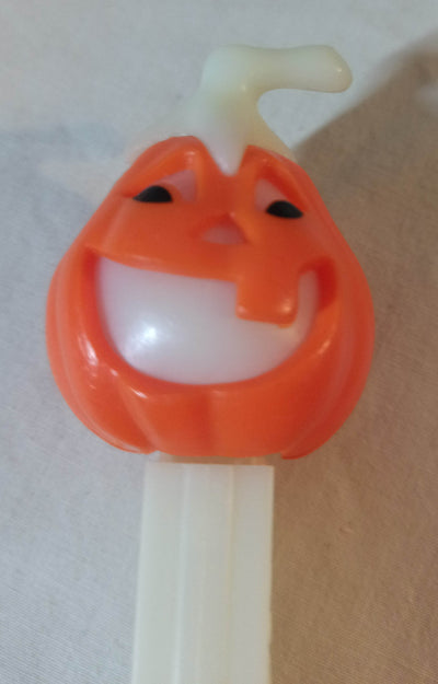 Pez Pumpkin Glow In The Dark Candy Dispenser Hungary 2003 - TulipStuff