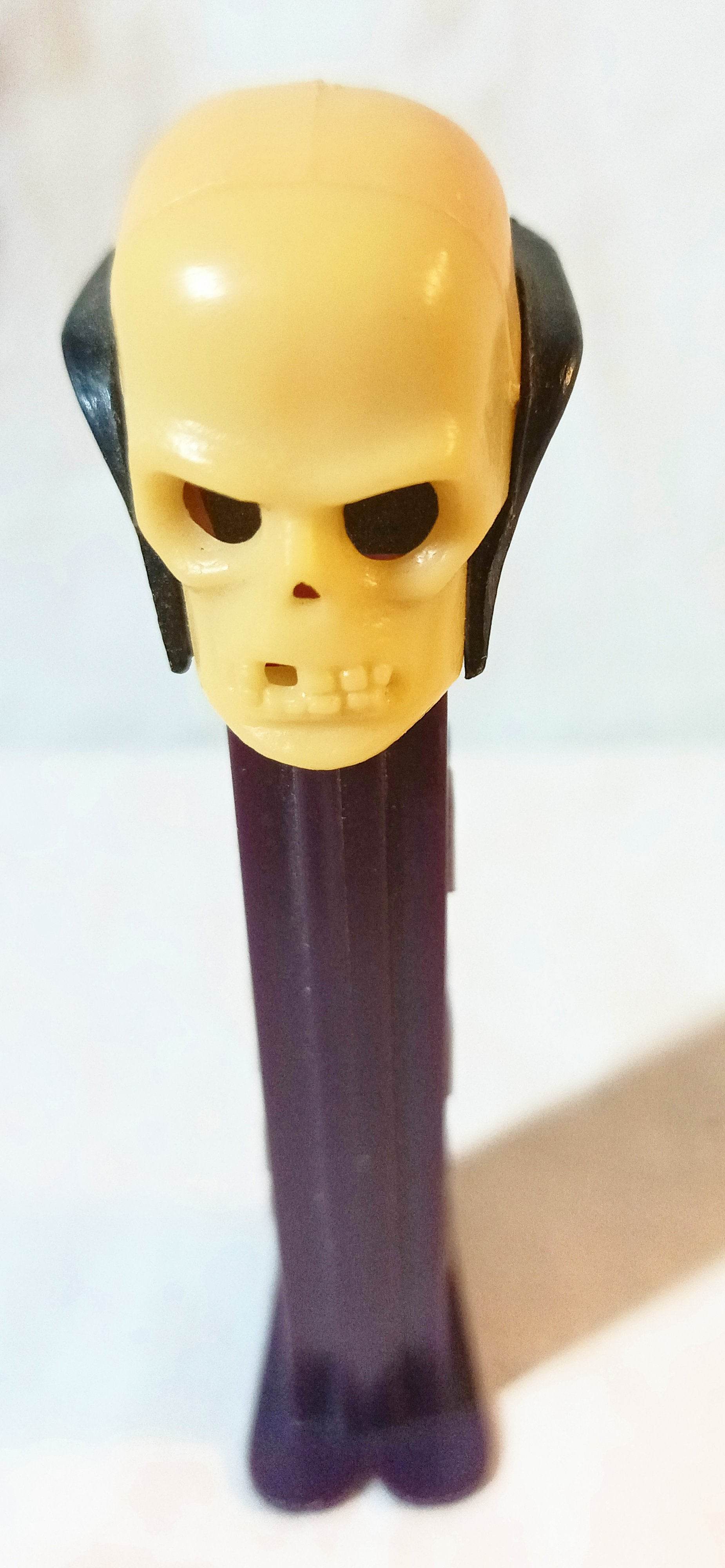 Pez Skull Candy Dispenser Halloween Purple Yugoslavia 1991 - TulipStuff