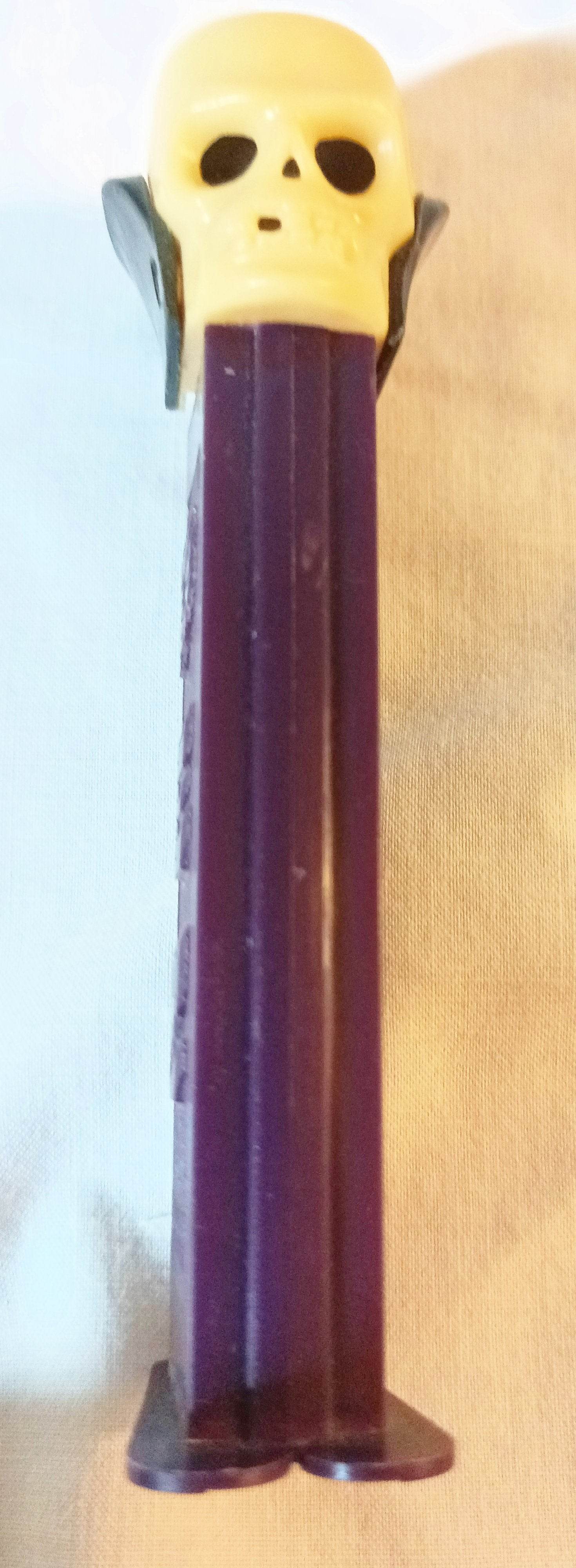 Pez Skull Candy Dispenser Halloween Purple Yugoslavia 1991 - TulipStuff