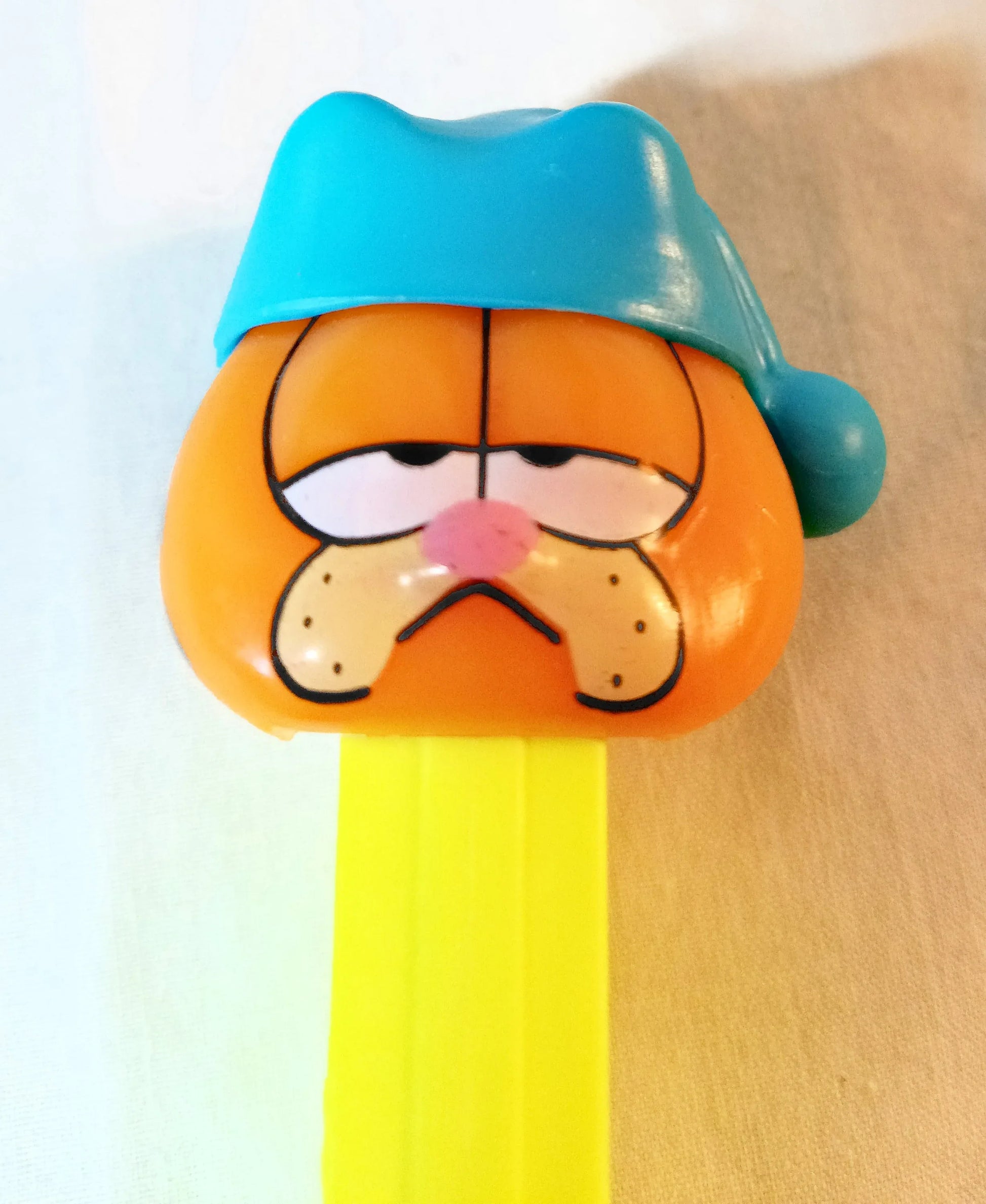 Pez Sleepy Garfield with Nightcap Candy Dispenser Hungary 1998 - TulipStuff