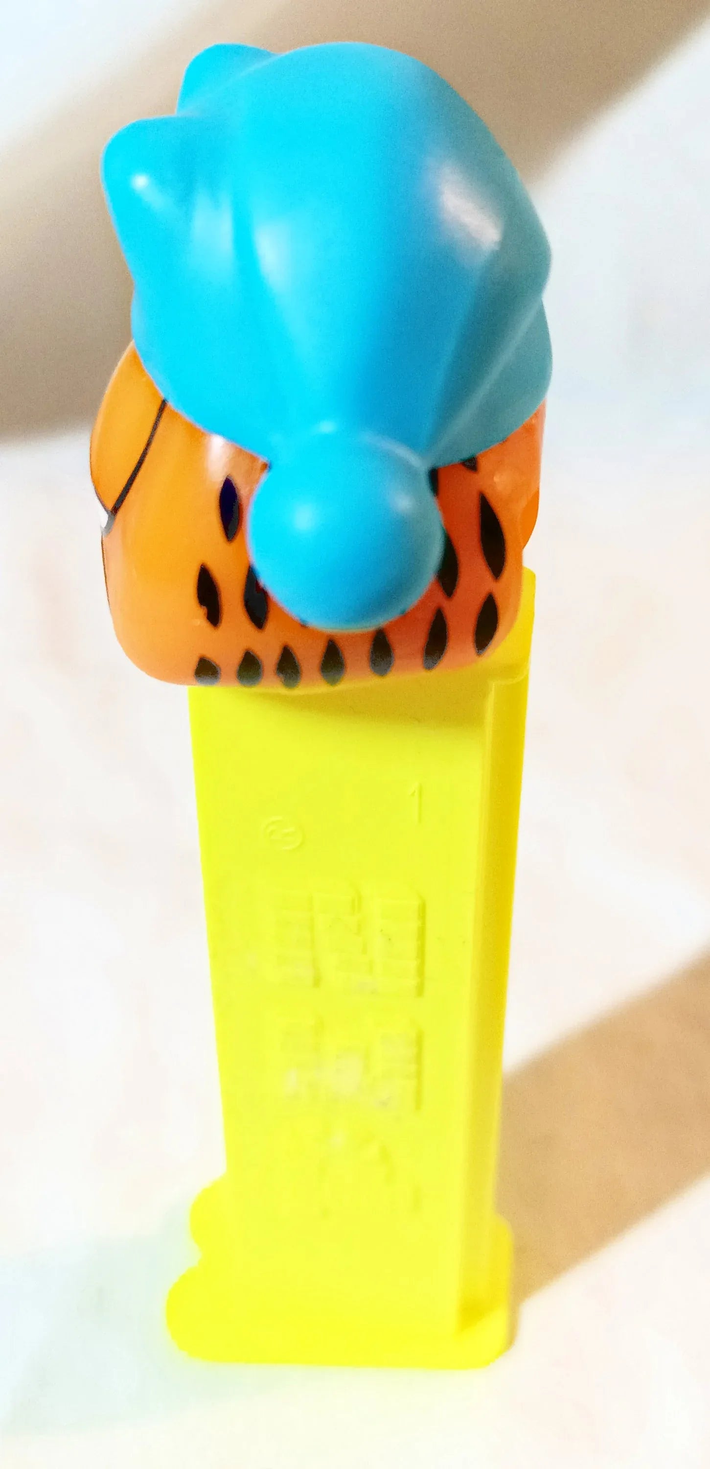 Pez Sleepy Garfield with Nightcap Candy Dispenser Hungary 1998 - TulipStuff