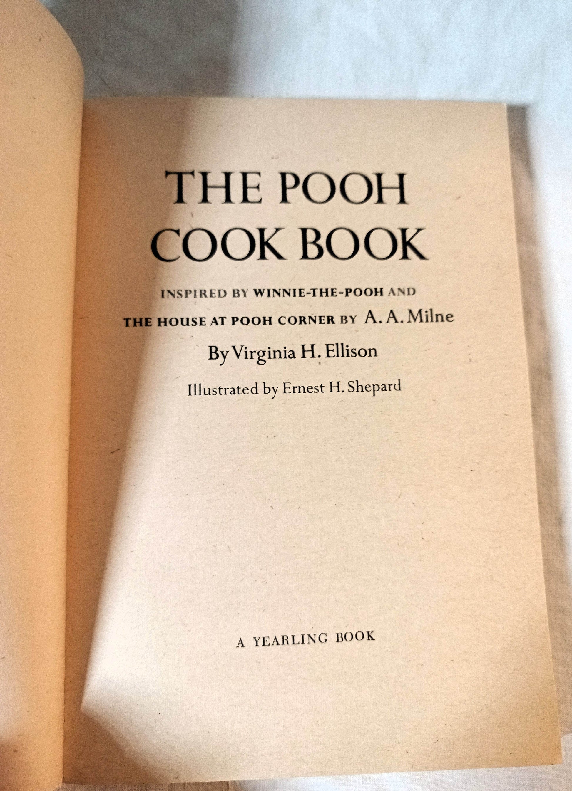 The Pooh Cook Book Milne/Ellison Paperback Dell Yearling 1976 - TulipStuff