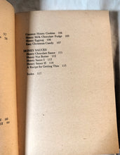 Load image into Gallery viewer, The Pooh Cook Book Milne/Ellison Paperback Dell Yearling 1976 - TulipStuff
