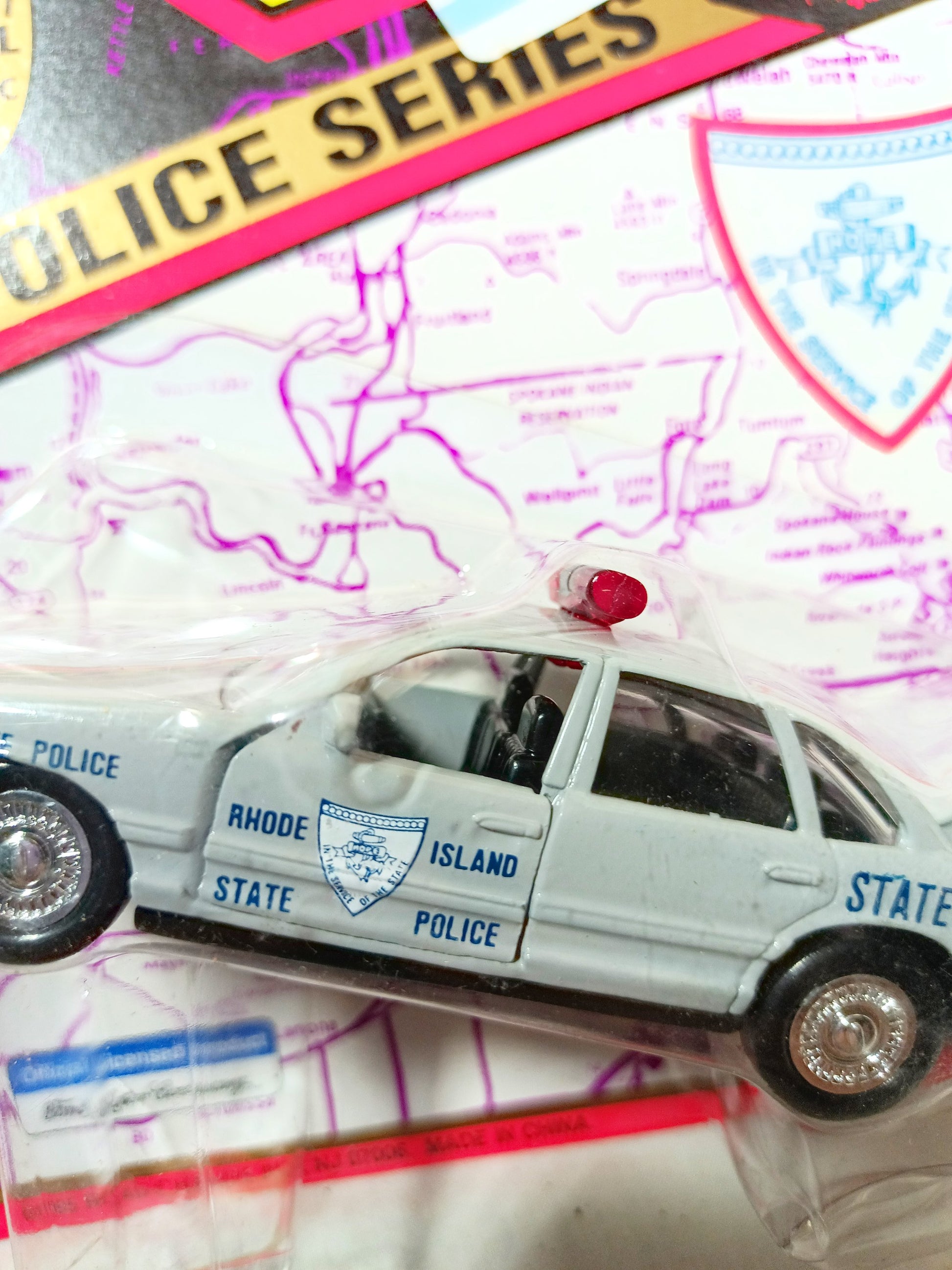 Road Champs Rhode Island State Police Ford Crown Victoria 1995 1:43 - TulipStuff