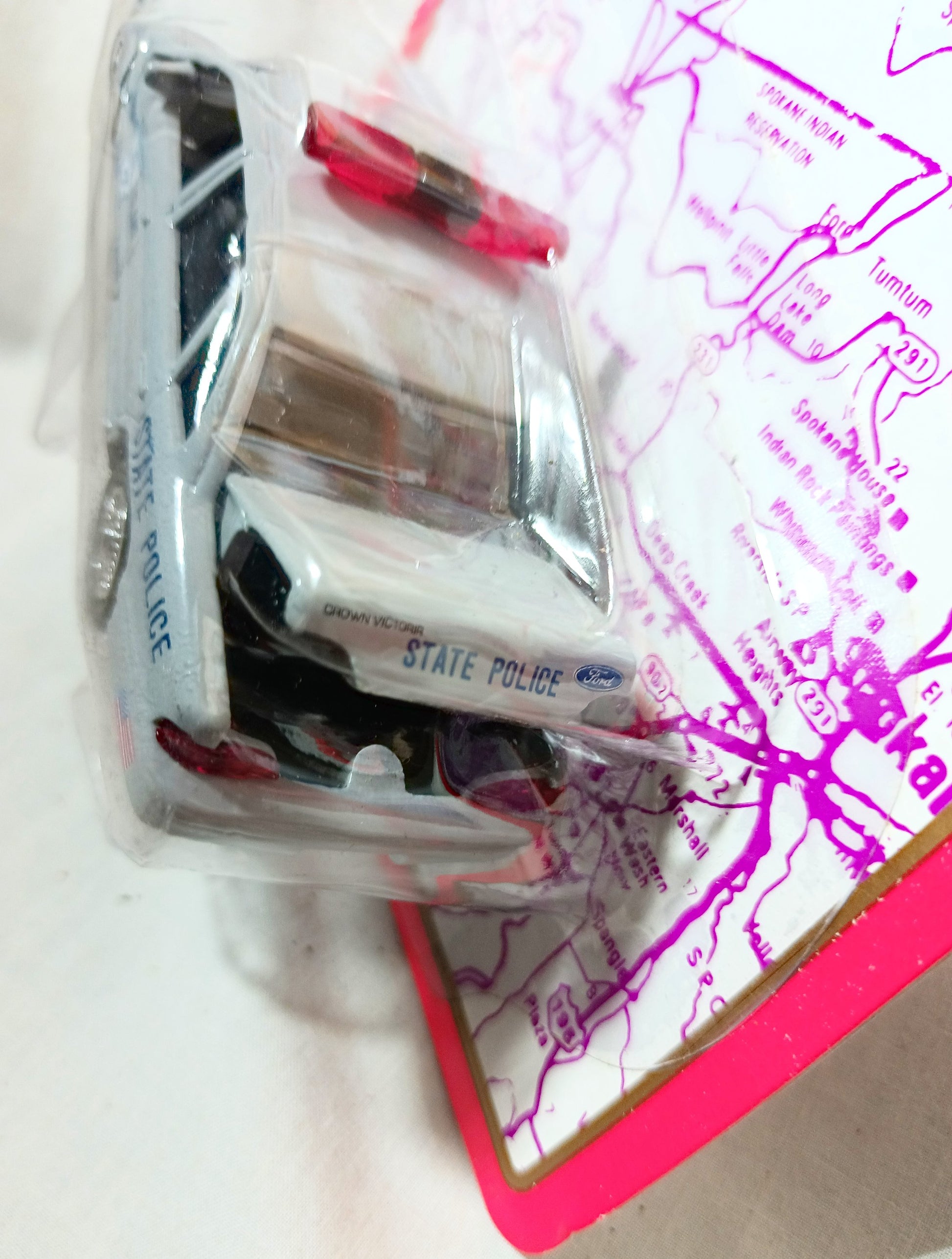 Road Champs Rhode Island State Police Ford Crown Victoria 1995 1:43 - TulipStuff