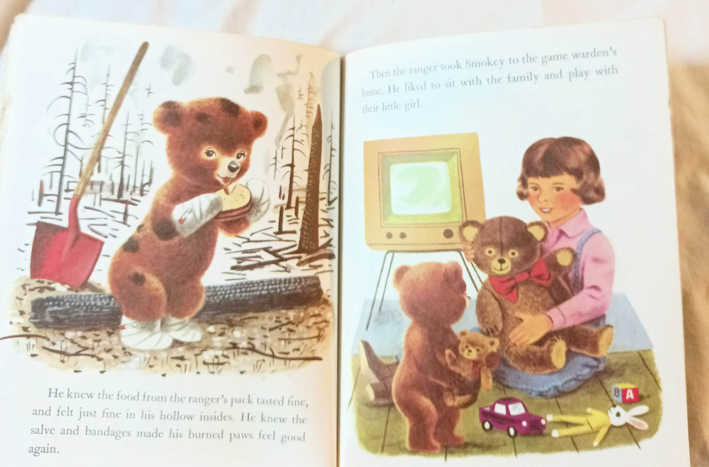 Smokey The Bear Little Golden Book Richard Scarry Jane Werner 1960's - TulipStuff