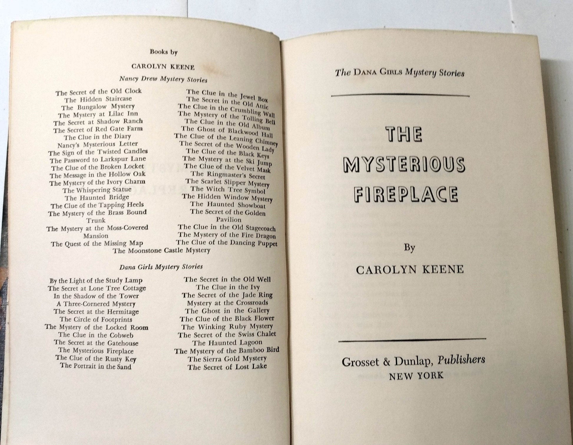 The Mysterious Fireplace Dana Girls Mystery #10 Carolyn Keene 1941 - TulipStuff
