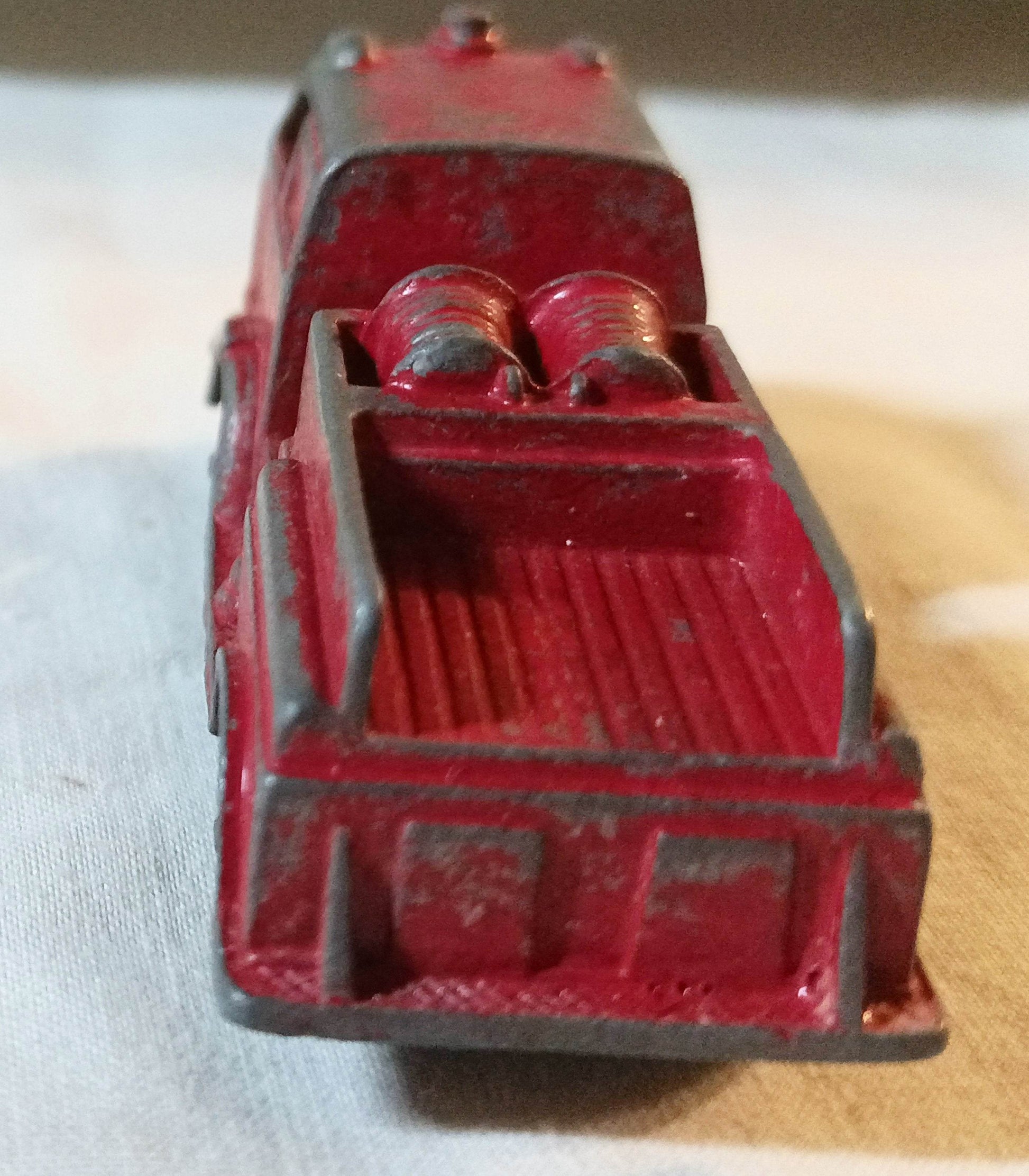 TootsieToy Pumper Fire Engine Chicago Diecast Metal Made In USA 1950's - TulipStuff