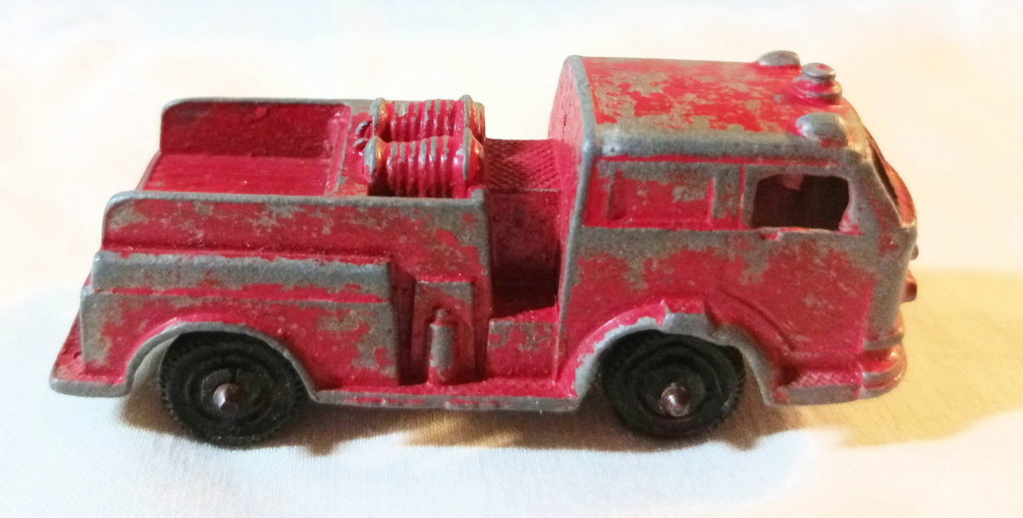 TootsieToy Pumper Fire Engine Chicago Diecast Metal Made In USA 1950's - TulipStuff