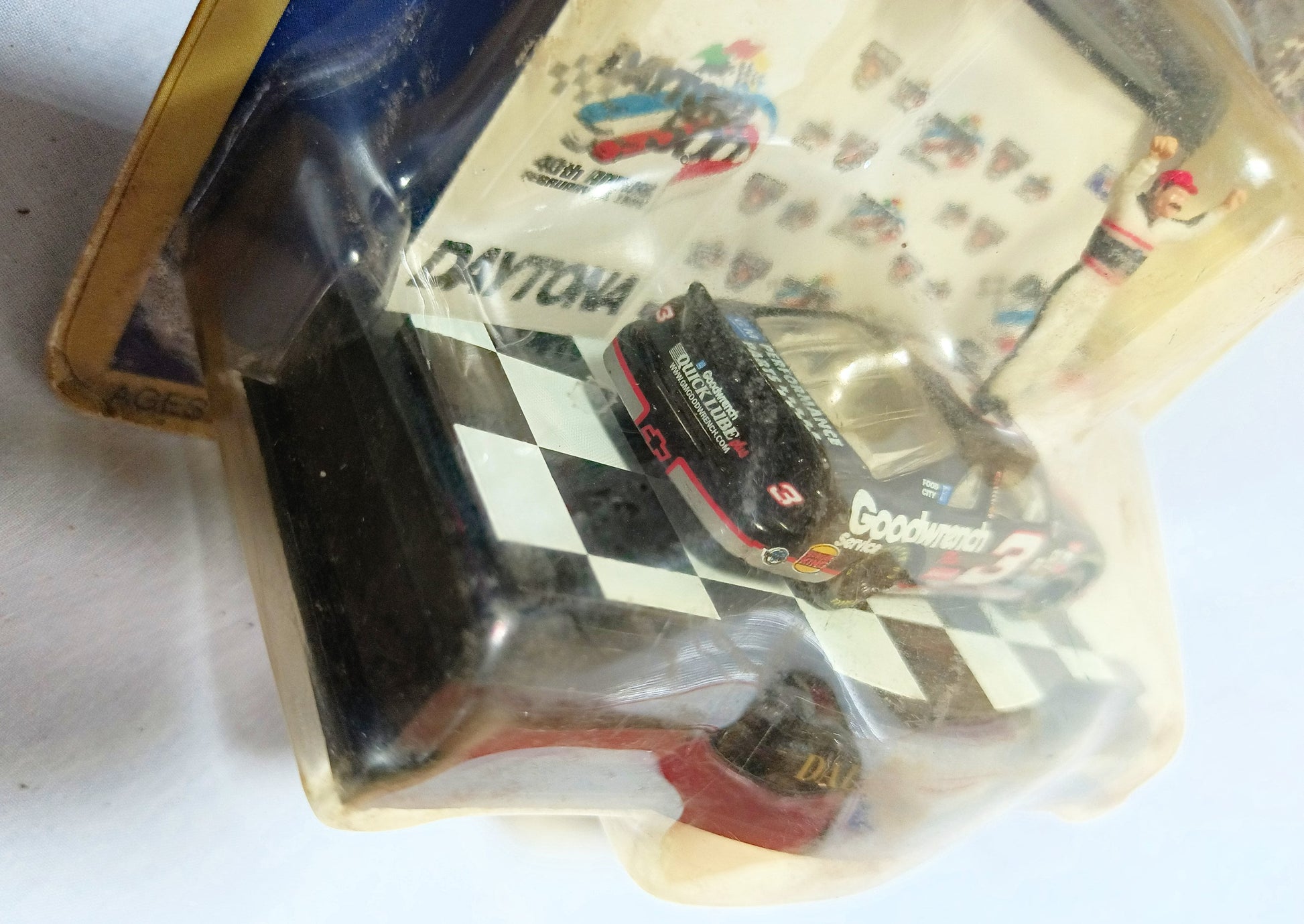 Winners Circle 1998 Dale Earnhardt Goodwrench Daytona Victory Diorama - TulipStuff
