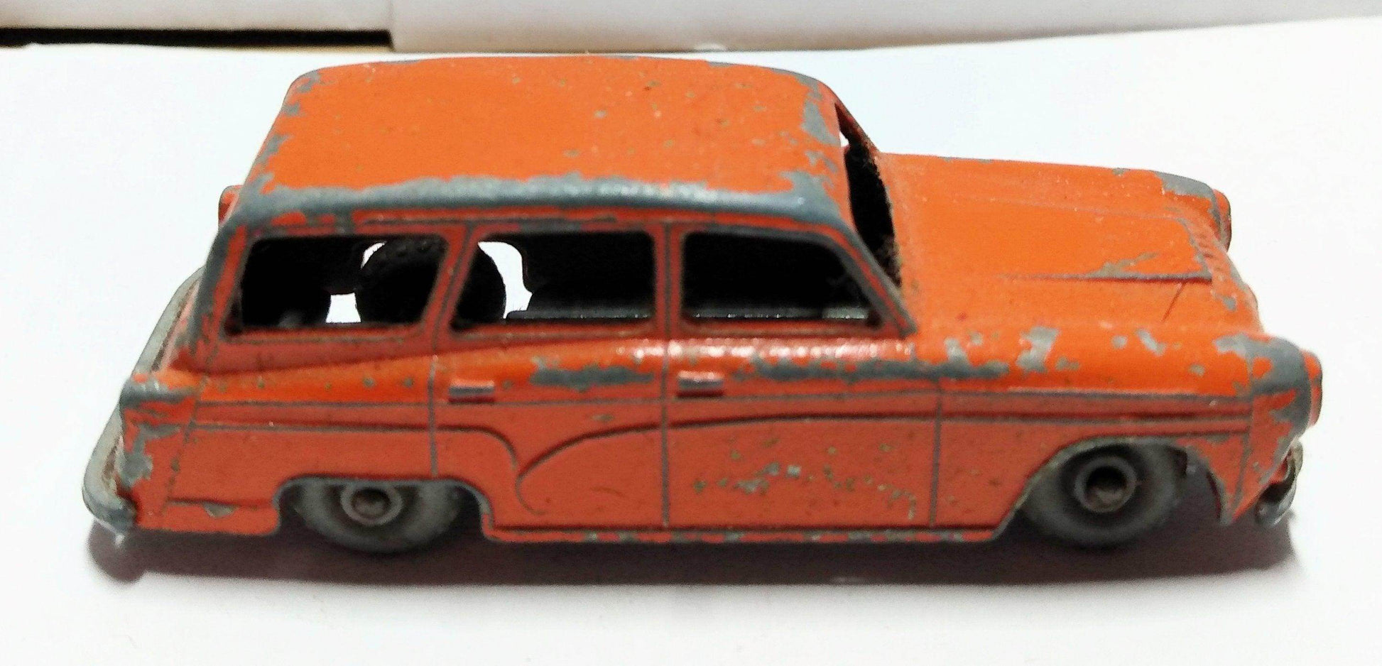 Budgie Toys no. 15 Austin A95 Westminster Countryman England 1957 - TulipStuff