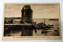 Load image into Gallery viewer, Cote D&#39;Emeraude Saint-Servan-sur-Mer La Tour Solidor La Cale 1920&#39;s - TulipStuff
