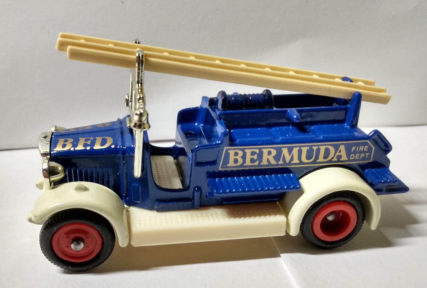 Lledo Models of Days Done DG12 1934 Dennis Fire Engine Bermuda - TulipStuff