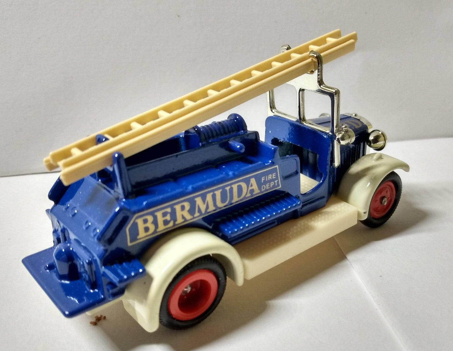 Lledo Models of Days Done DG12 1934 Dennis Fire Engine Bermuda - TulipStuff