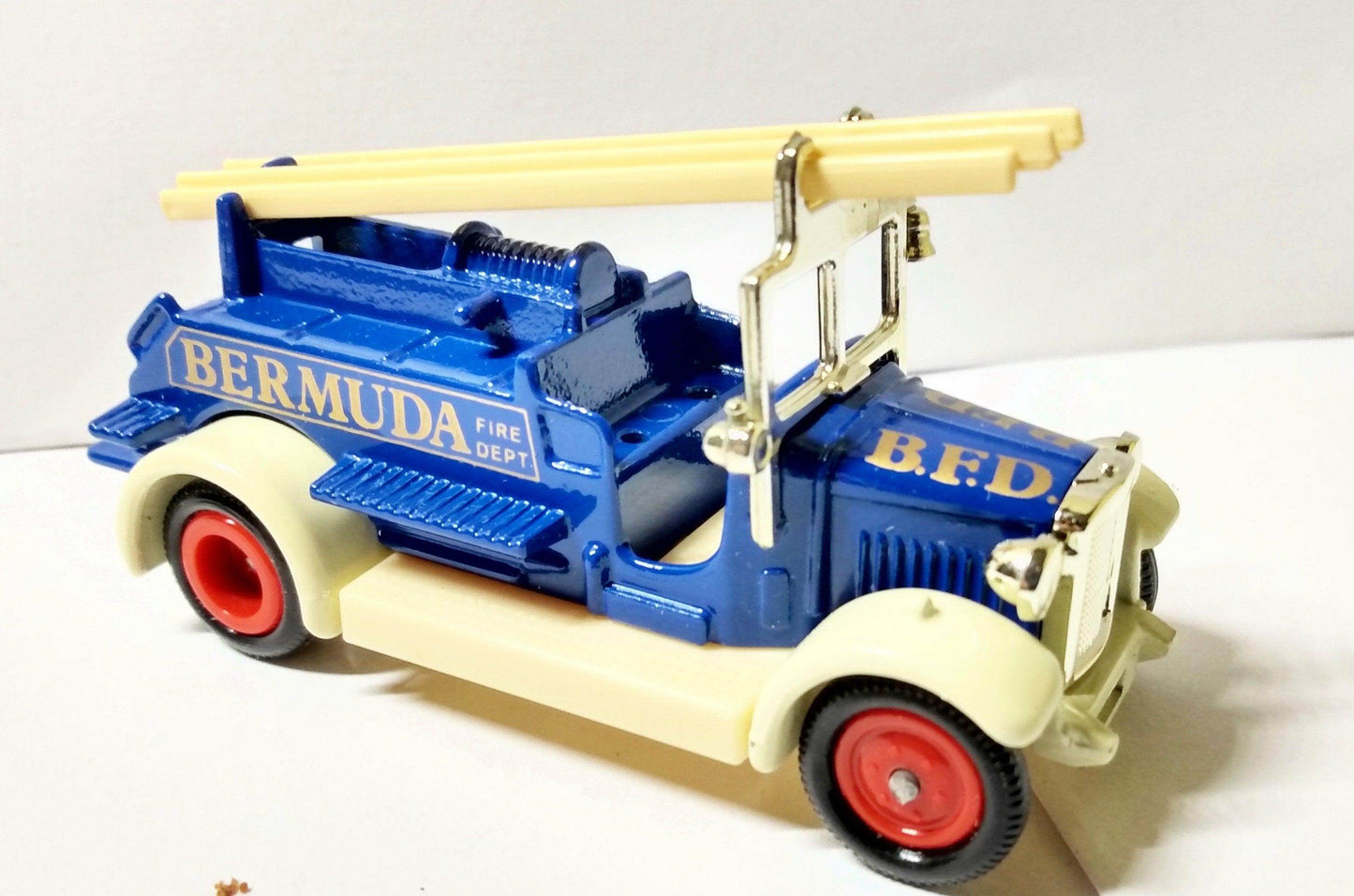 Lledo Models of Days Done DG12 1934 Dennis Fire Engine Bermuda - TulipStuff