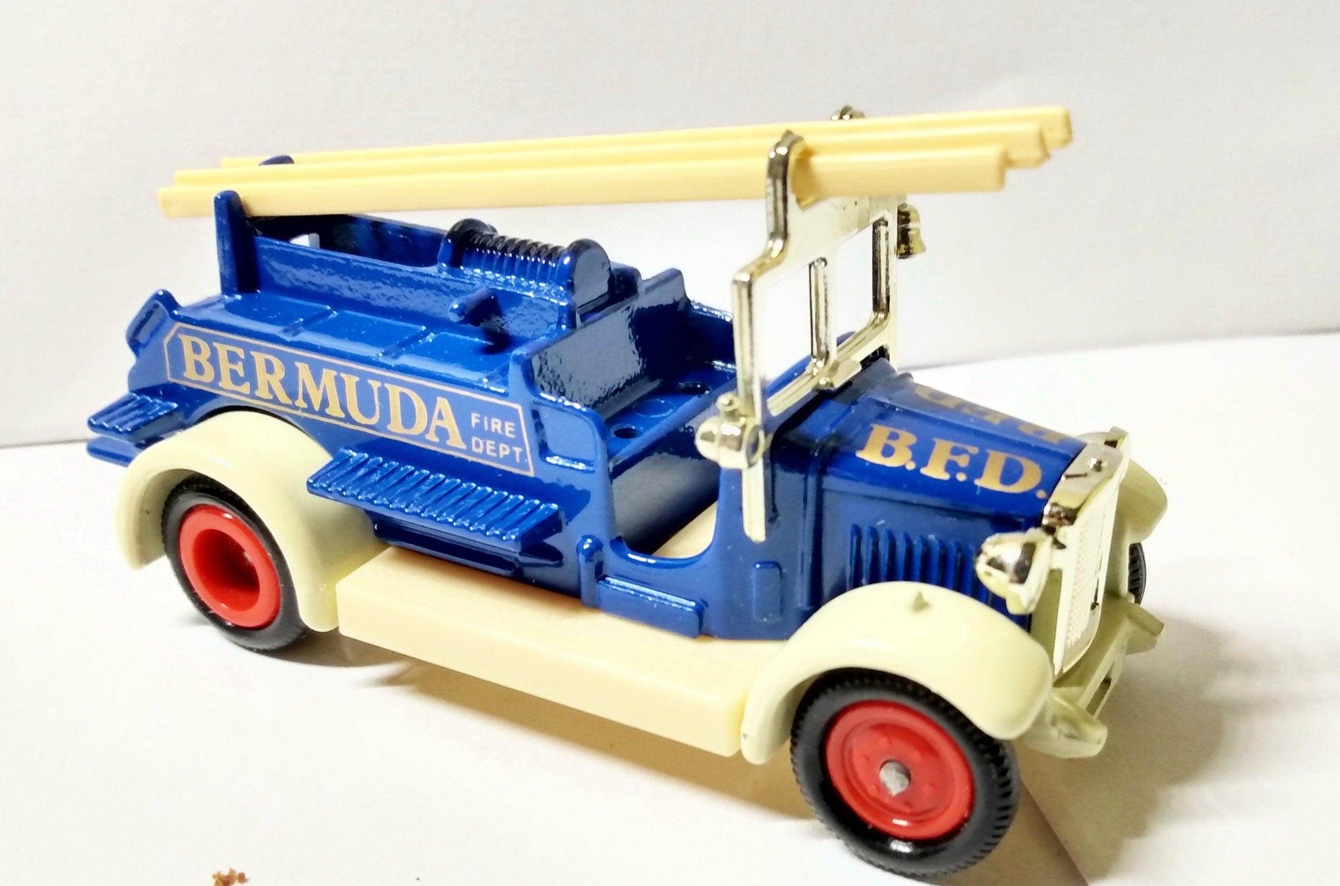 Lledo Models of Days Done DG12 1934 Dennis Fire Engine Bermuda - TulipStuff