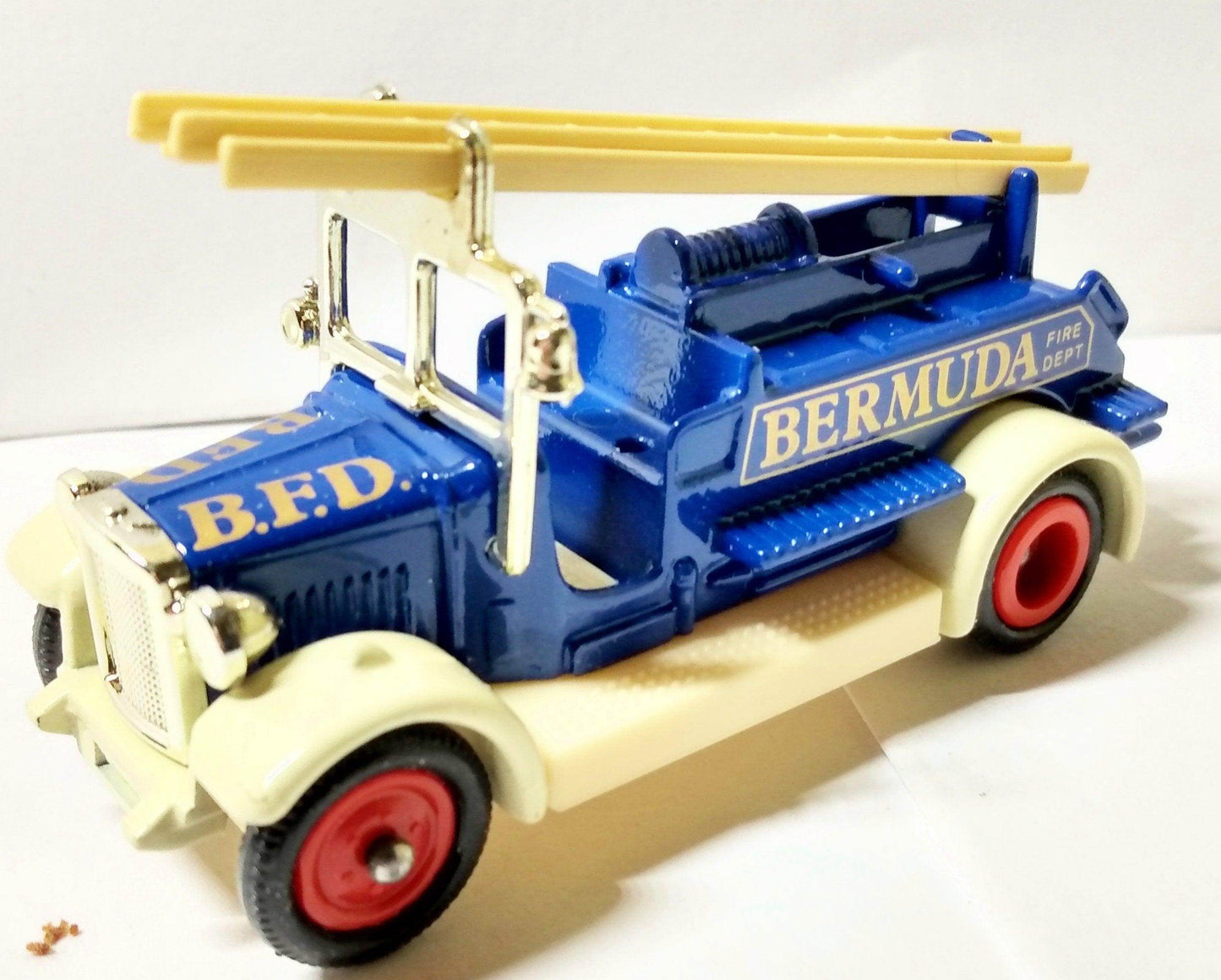 Lledo Models of Days Done DG12 1934 Dennis Fire Engine Bermuda - TulipStuff