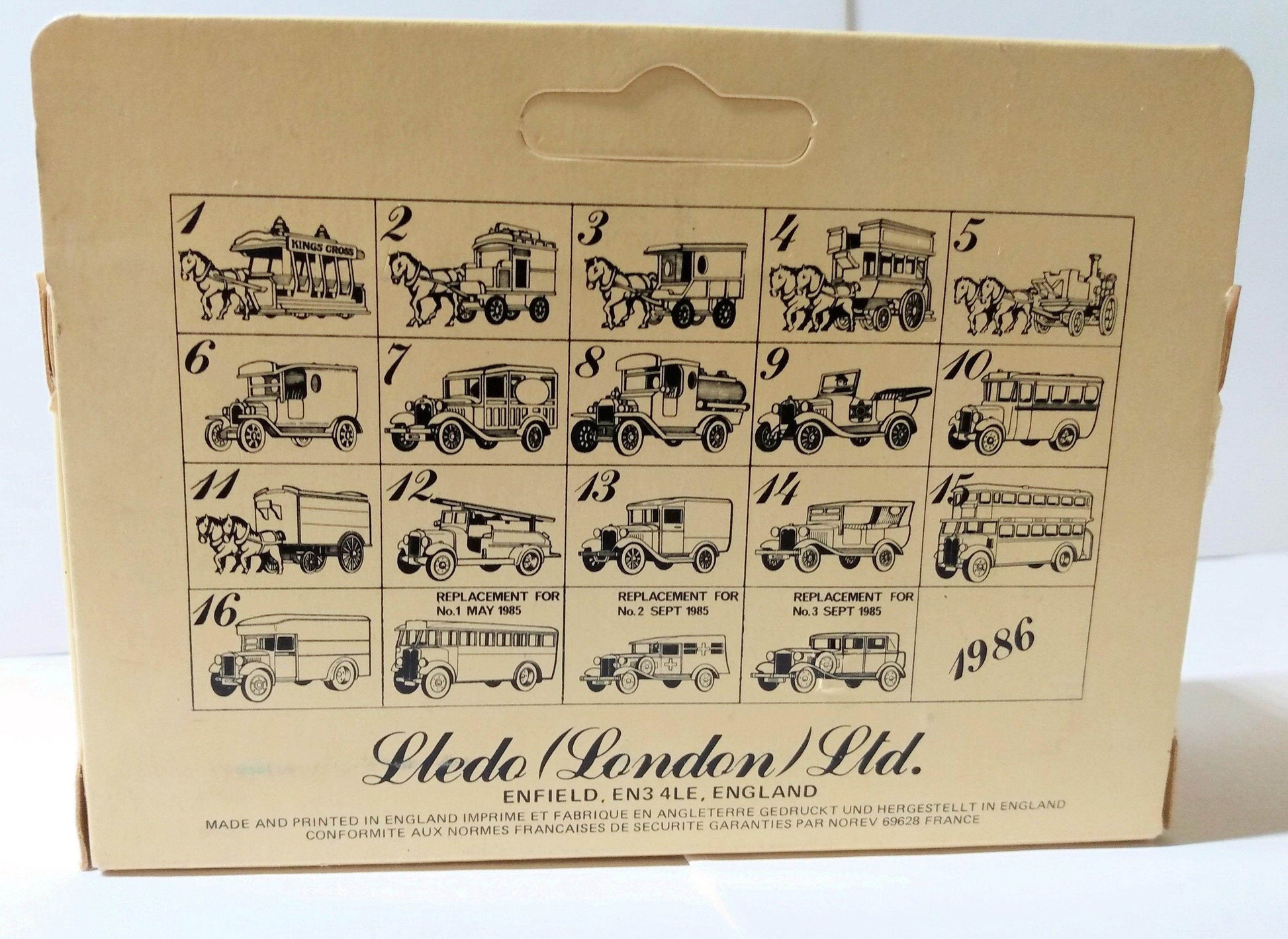 Lledo Models of Days Done DG12 1934 Dennis Fire Engine Bermuda - TulipStuff