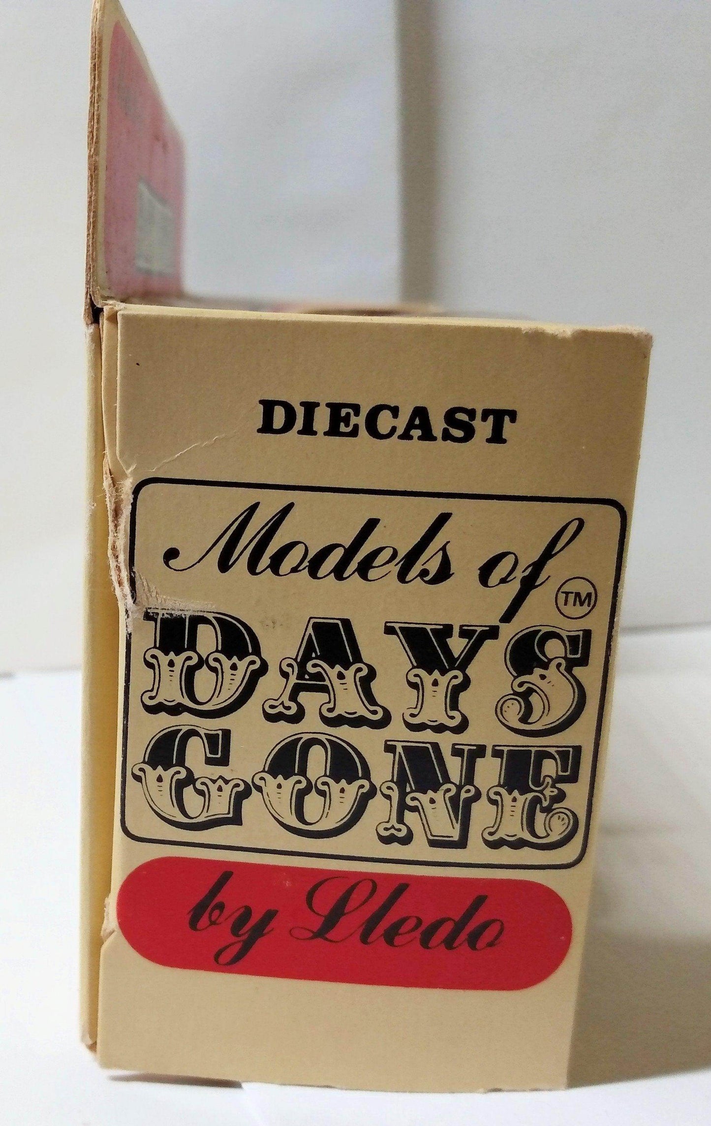 Lledo Models of Days Done DG12 1934 Dennis Fire Engine Bermuda - TulipStuff