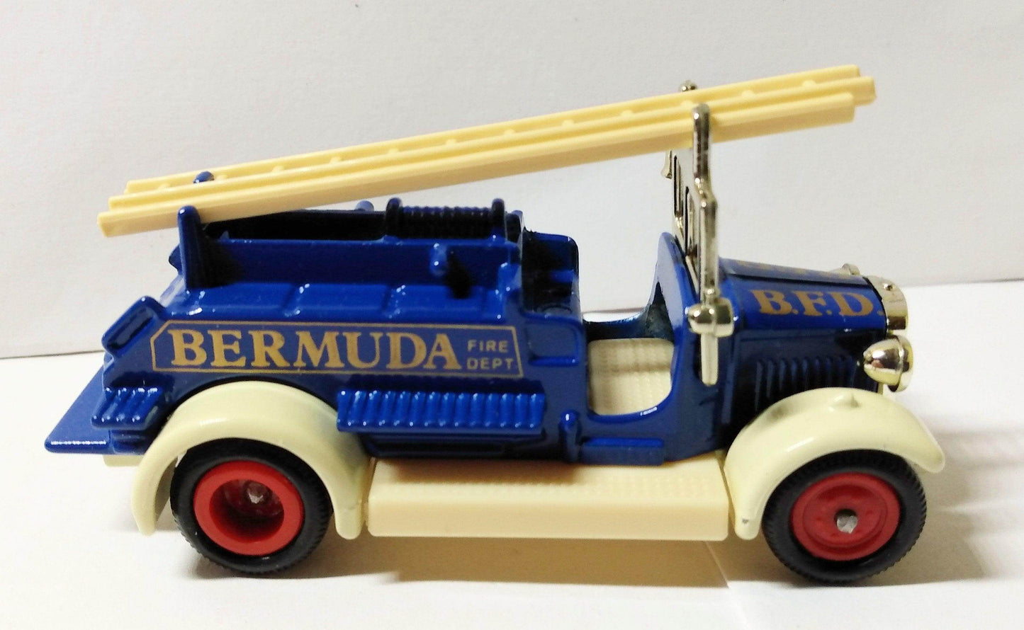 Lledo Models of Days Done DG12 1934 Dennis Fire Engine Bermuda - TulipStuff