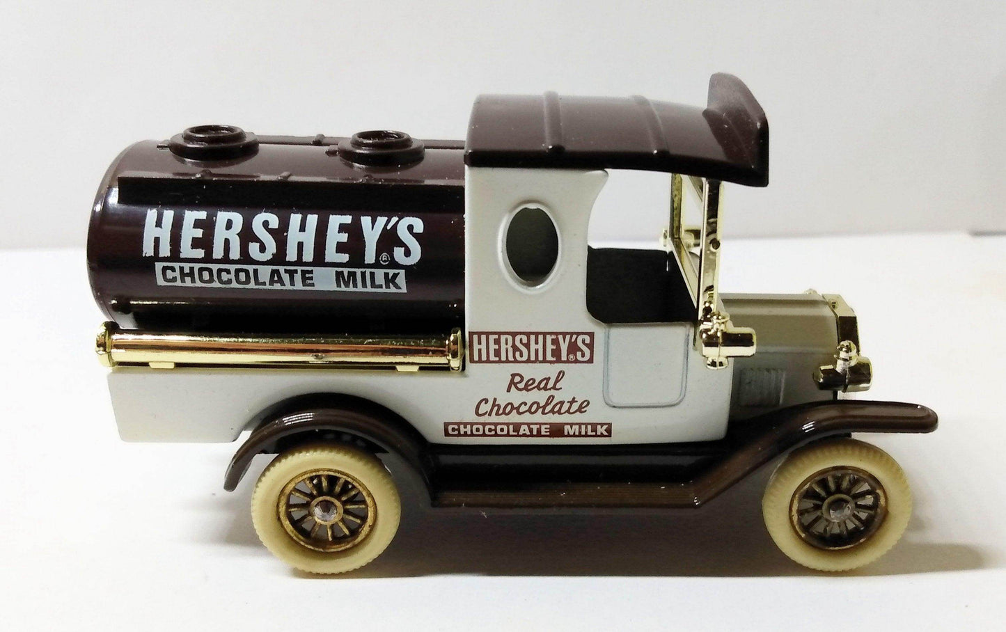 Lledo DG8 Hershey's Chocolate Milk 1920 Ford Model T Tanker Truck - TulipStuff