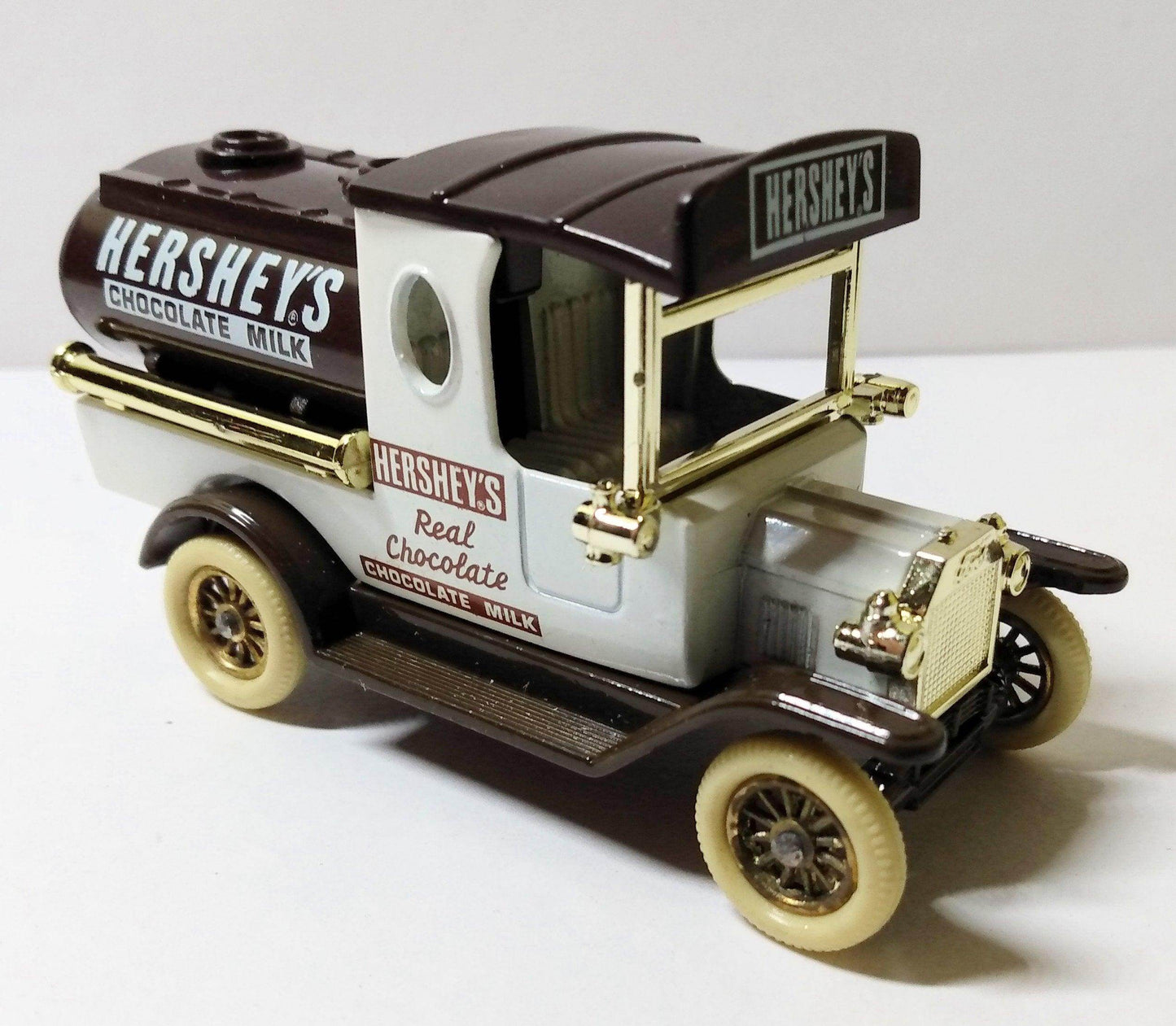 Lledo DG8 Hershey's Chocolate Milk 1920 Ford Model T Tanker Truck - TulipStuff