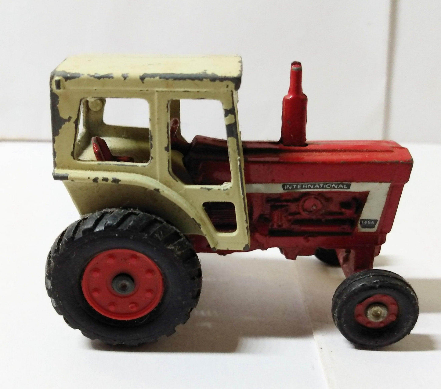 Ertl #1355 IH International Harvester 1466 Tractor 1970's 1/64 - TulipStuff