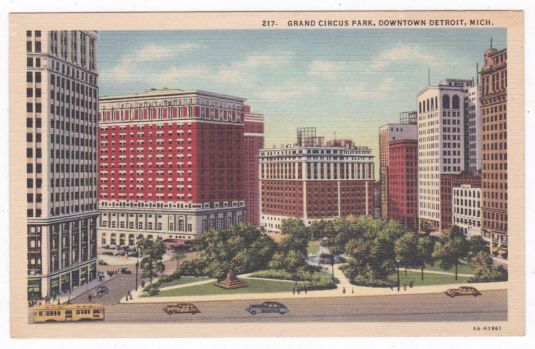 Grand Circus Park Downtown Detroit Michigan 1940's Linen Postcard - TulipStuff