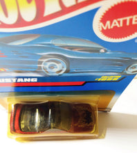 Load image into Gallery viewer, Hot Wheels Collector #1058 Ford &#39;96 Mustang GT Convertible 1999 - TulipStuff
