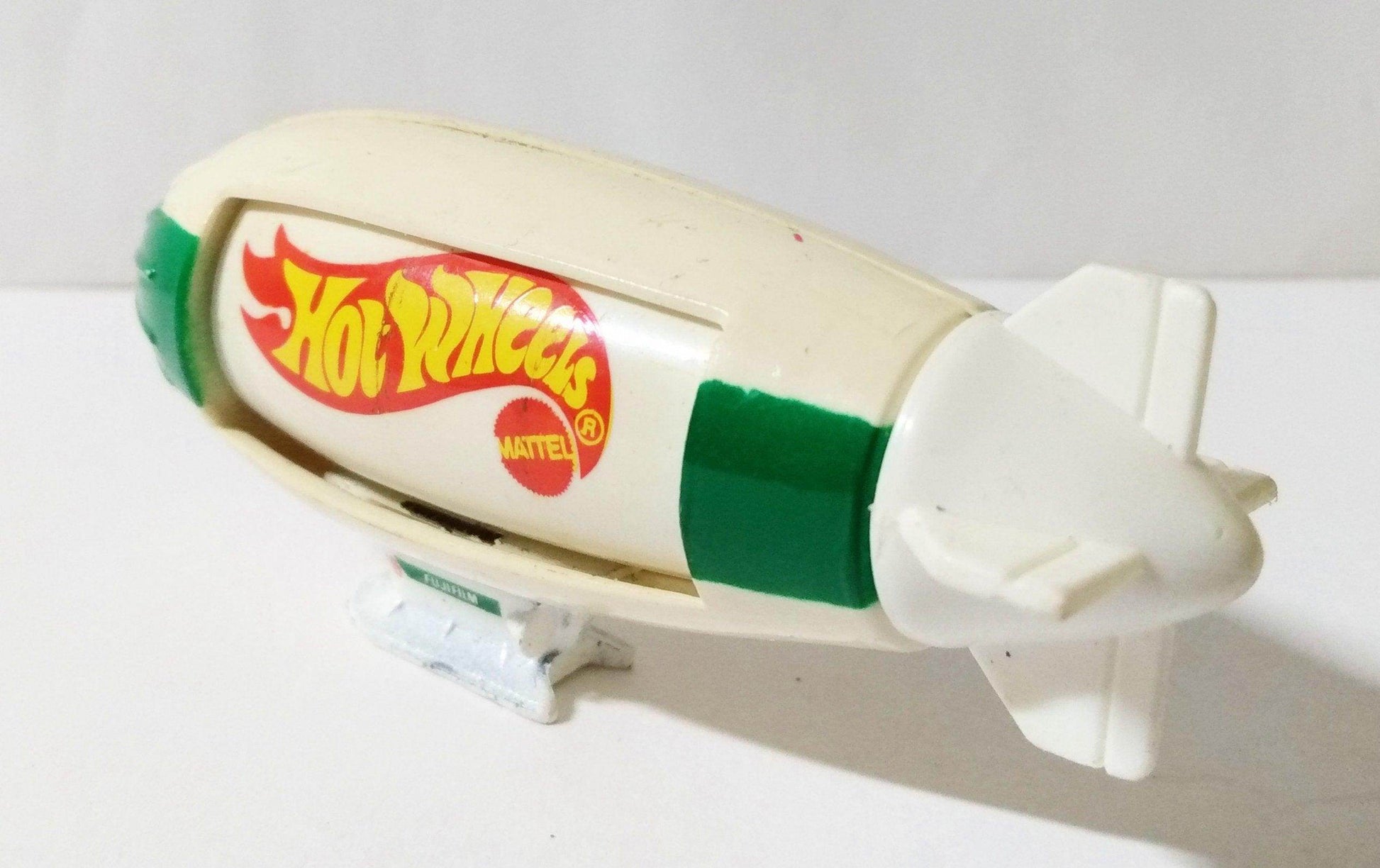 Hot Wheels no. 12341 Fuji Film Blimp #249 1994 - TulipStuff