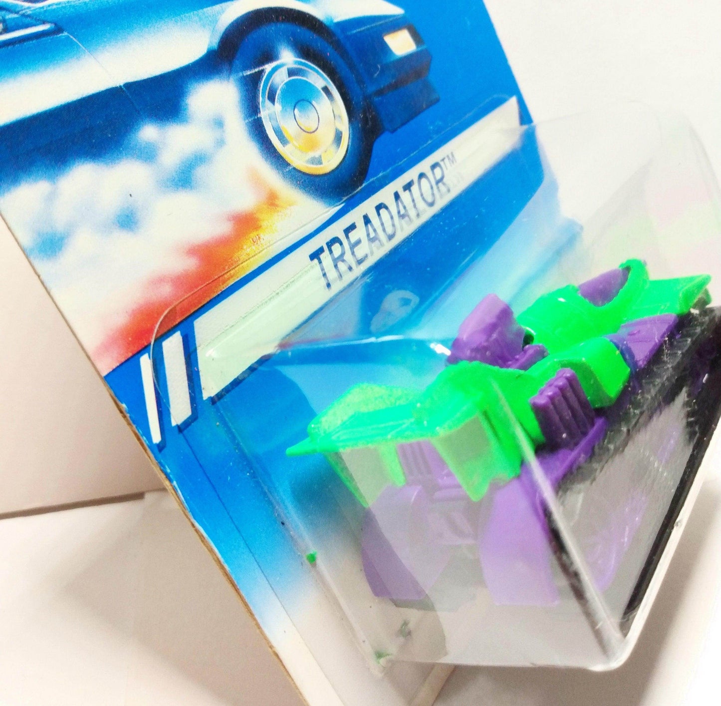 Hot Wheels no. 3035 Treadator Tank 1994 Canada International Card - TulipStuff