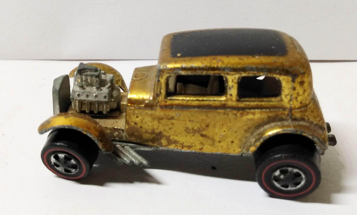Hot Wheels Redline 6250 Classic '32 Ford Vichy Gold USA 1968 - TulipStuff
