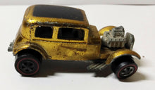 Load image into Gallery viewer, Hot Wheels Redline 6250 Classic &#39;32 Ford Vichy Gold USA 1968 - TulipStuff
