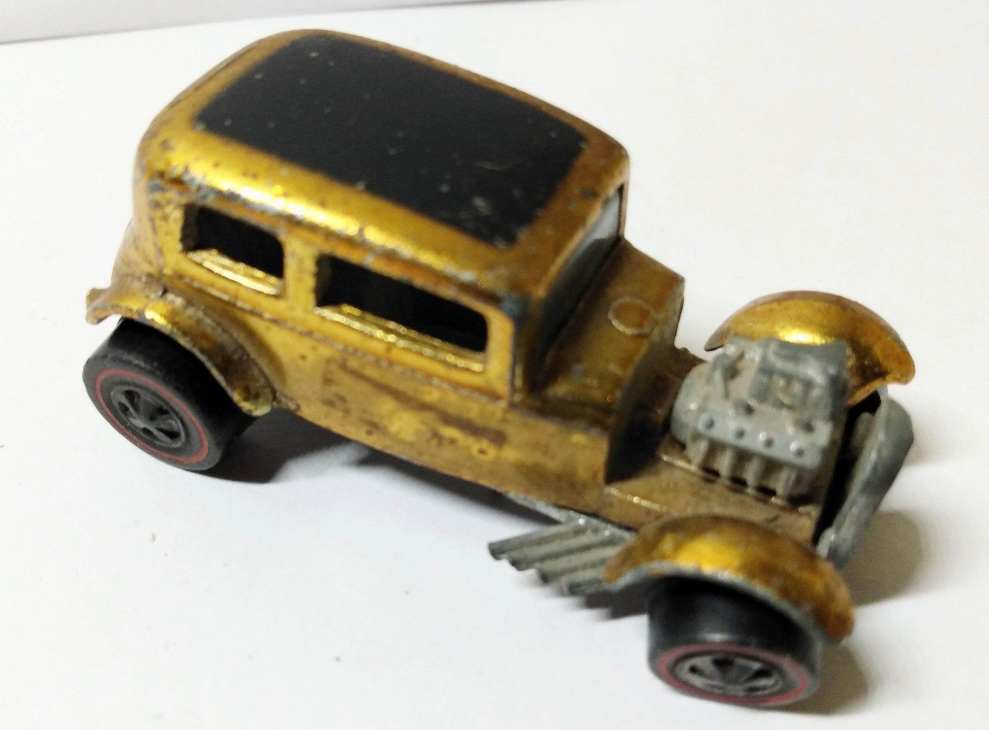 Hot Wheels Redline 6250 Classic '32 Ford Vichy Gold USA 1968 - TulipStuff