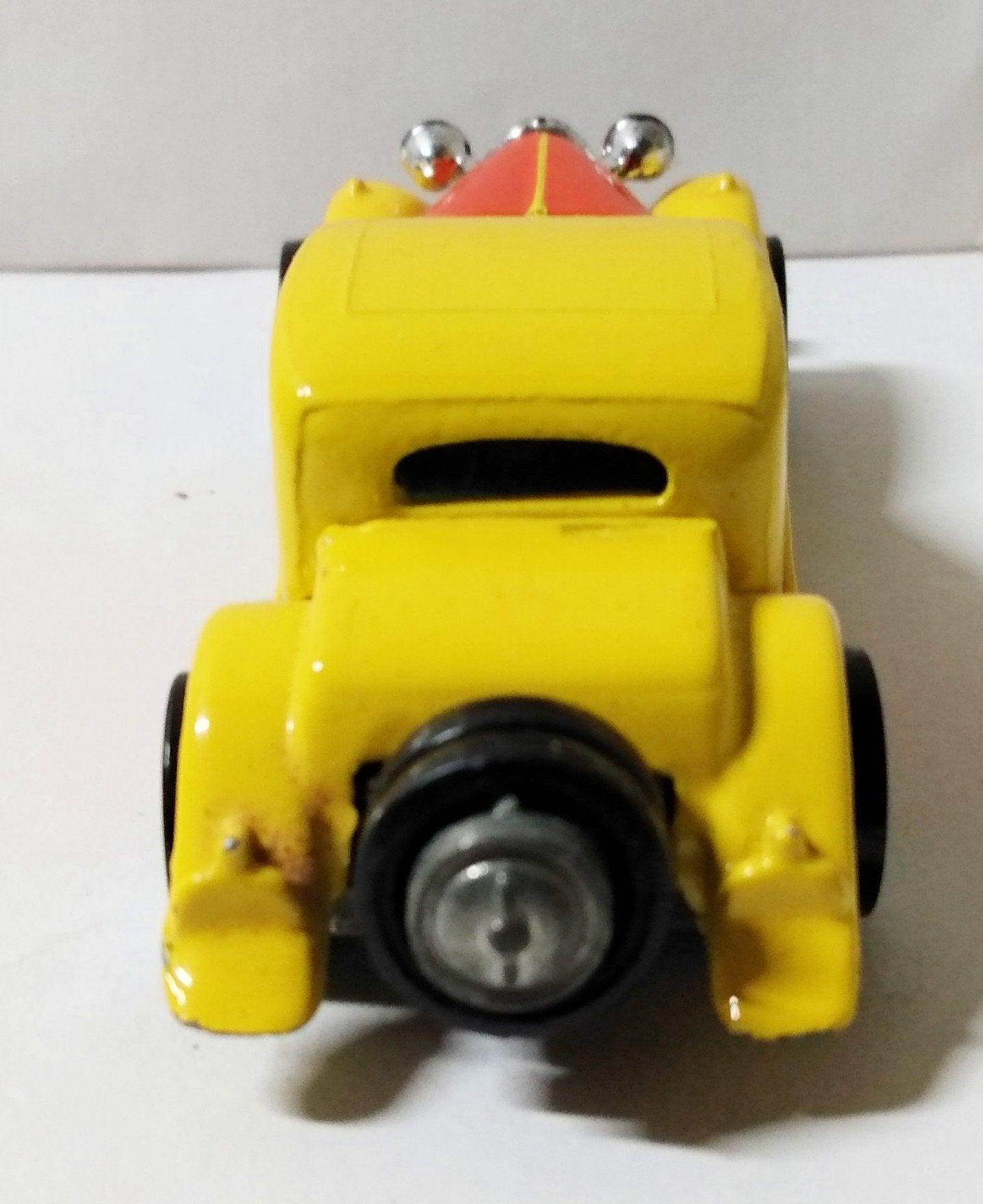 Hot Wheels #2526 '37 Bugatti yellow ww 1986 - TulipStuff