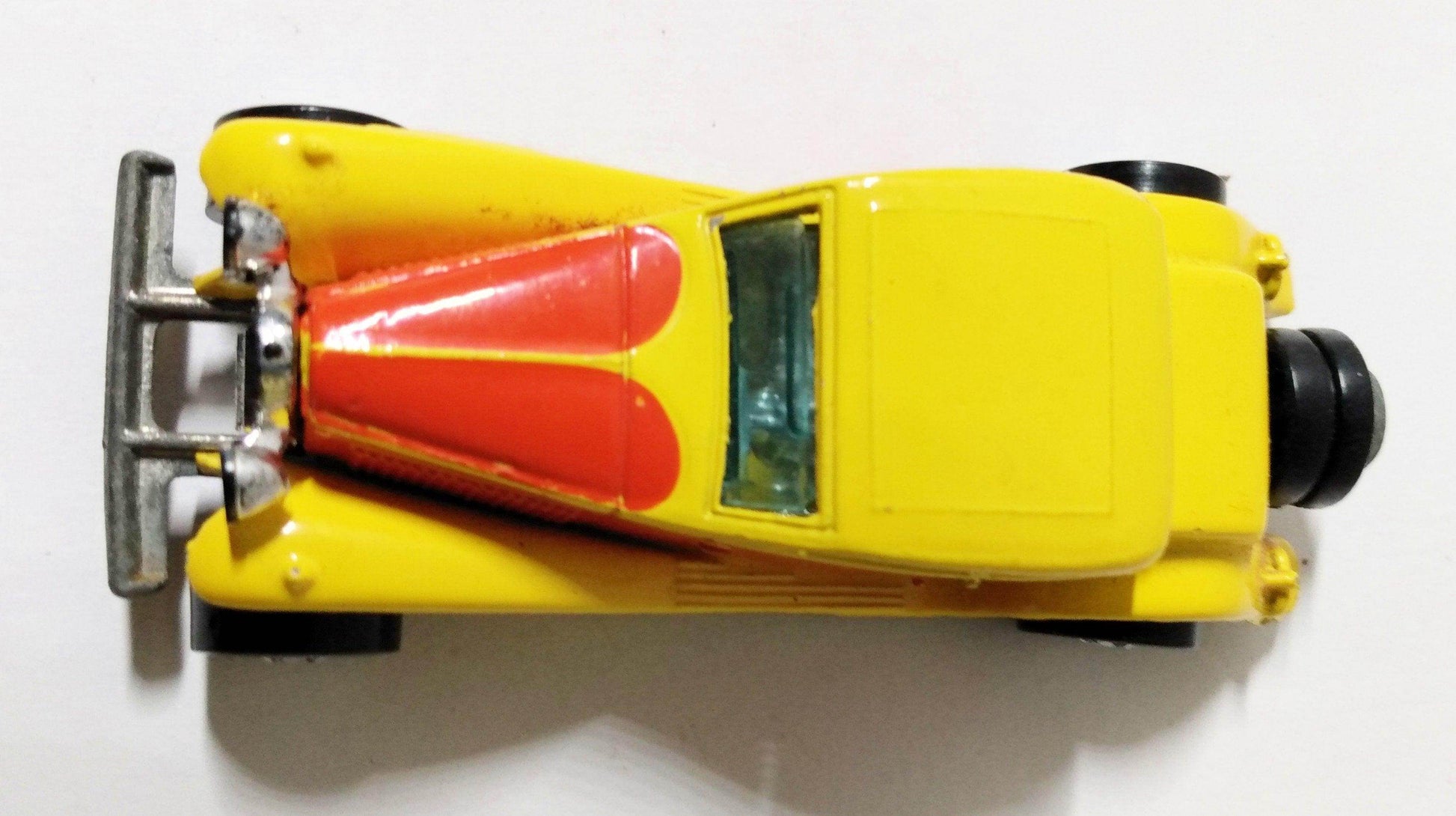 Hot Wheels #2526 '37 Bugatti yellow ww 1986 - TulipStuff