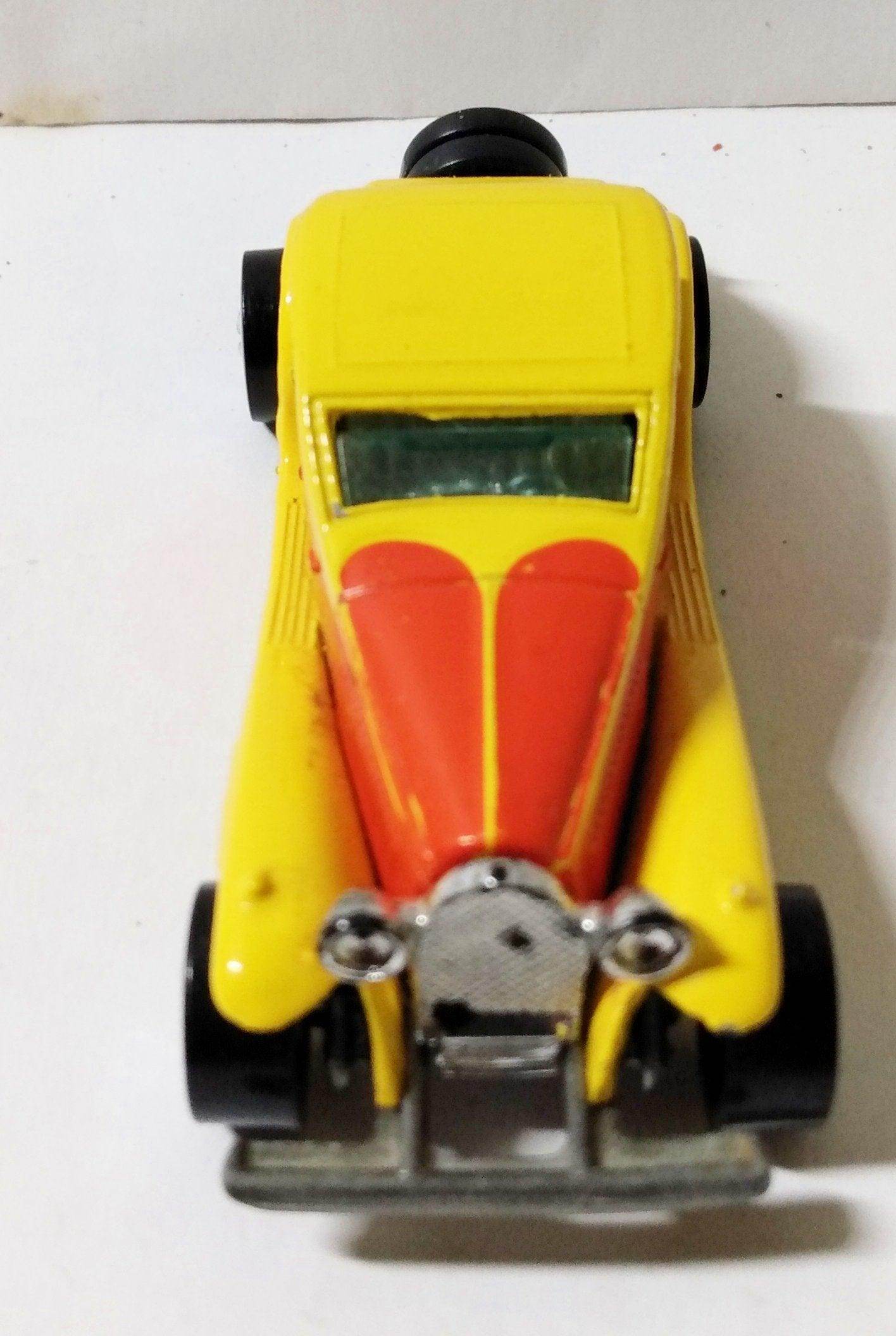 Hot Wheels #2526 '37 Bugatti yellow ww 1986 - TulipStuff
