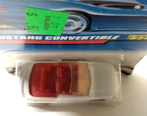 Hot Wheels Collector #821 Ford '96 Mustang GT Convertible 1997 - TulipStuff