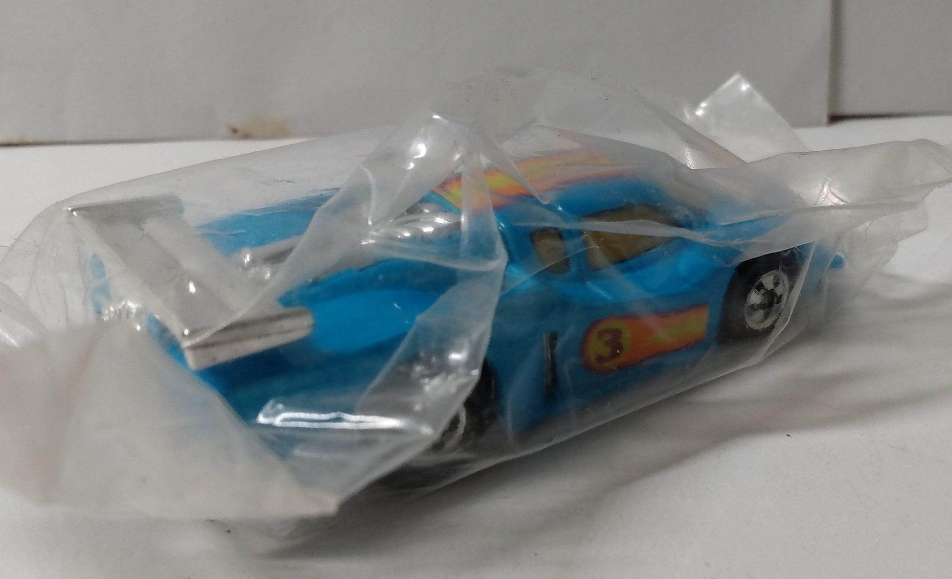 Hot Wheels #1789 Blue Token Revealers GT Racer 1993 - TulipStuff
