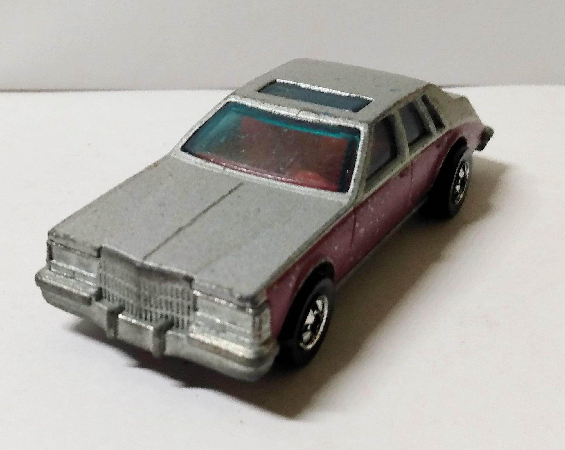 Hot Wheels 1698 Cadillac Seville Hong Kong 1980 - TulipStuff