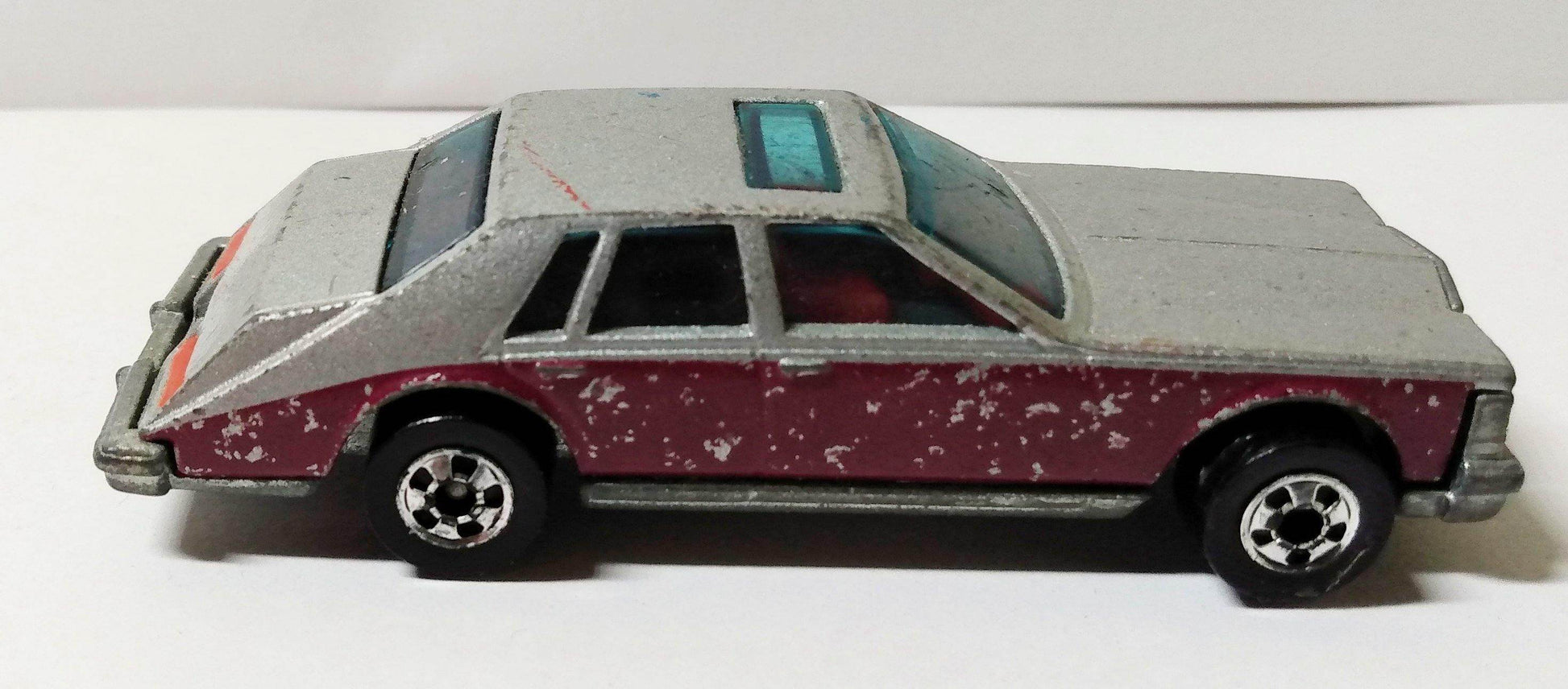 Hot Wheels 1698 Cadillac Seville Hong Kong 1980 - TulipStuff