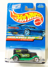 Load image into Gallery viewer, Hot Wheels Circus On Wheels &#39;32 Ford Delivery Van 2000 Collector #026 - TulipStuff
