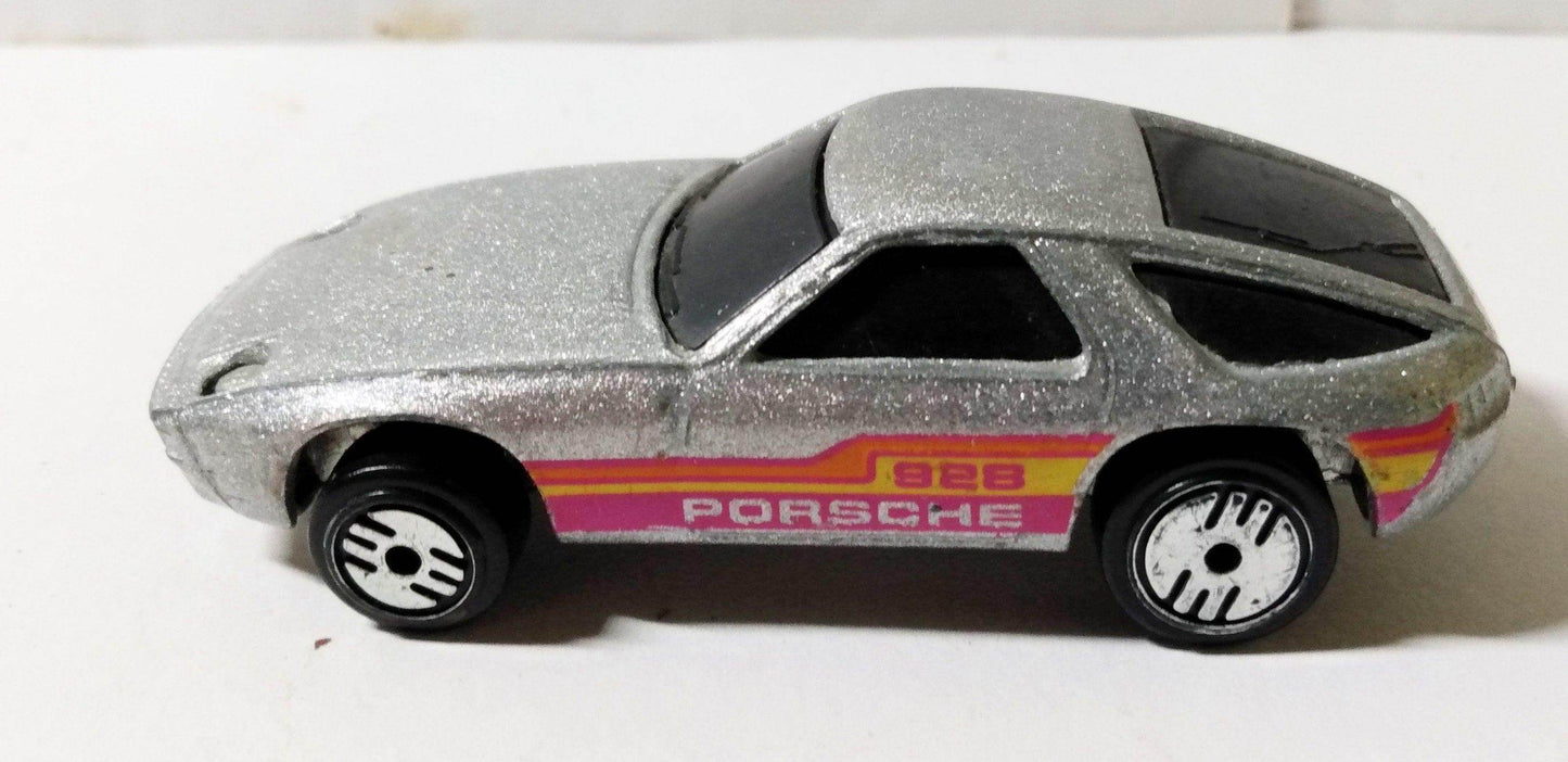 Hot Wheels 1497 Nightstreaker Porsche 928 1987 - TulipStuff