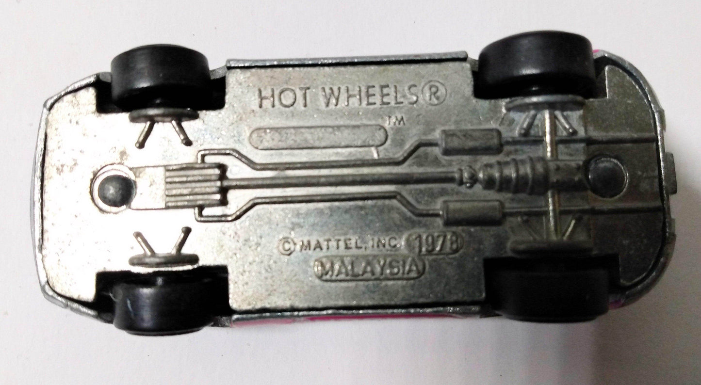 Hot Wheels 1497 Nightstreaker Porsche 928 1987 - TulipStuff