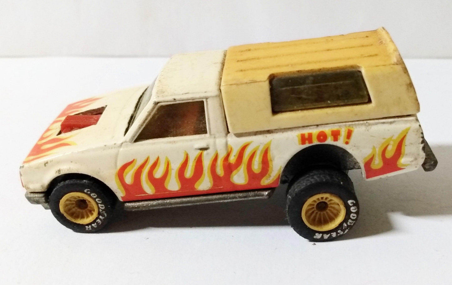 Hot Wheels 9540 Real Riders Dodge D-50 Pickup Truck 1985 White - TulipStuff
