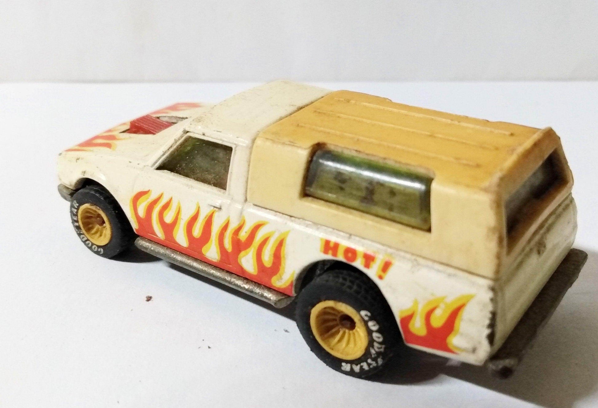 Hot Wheels 9540 Real Riders Dodge D-50 Pickup Truck 1985 White - TulipStuff