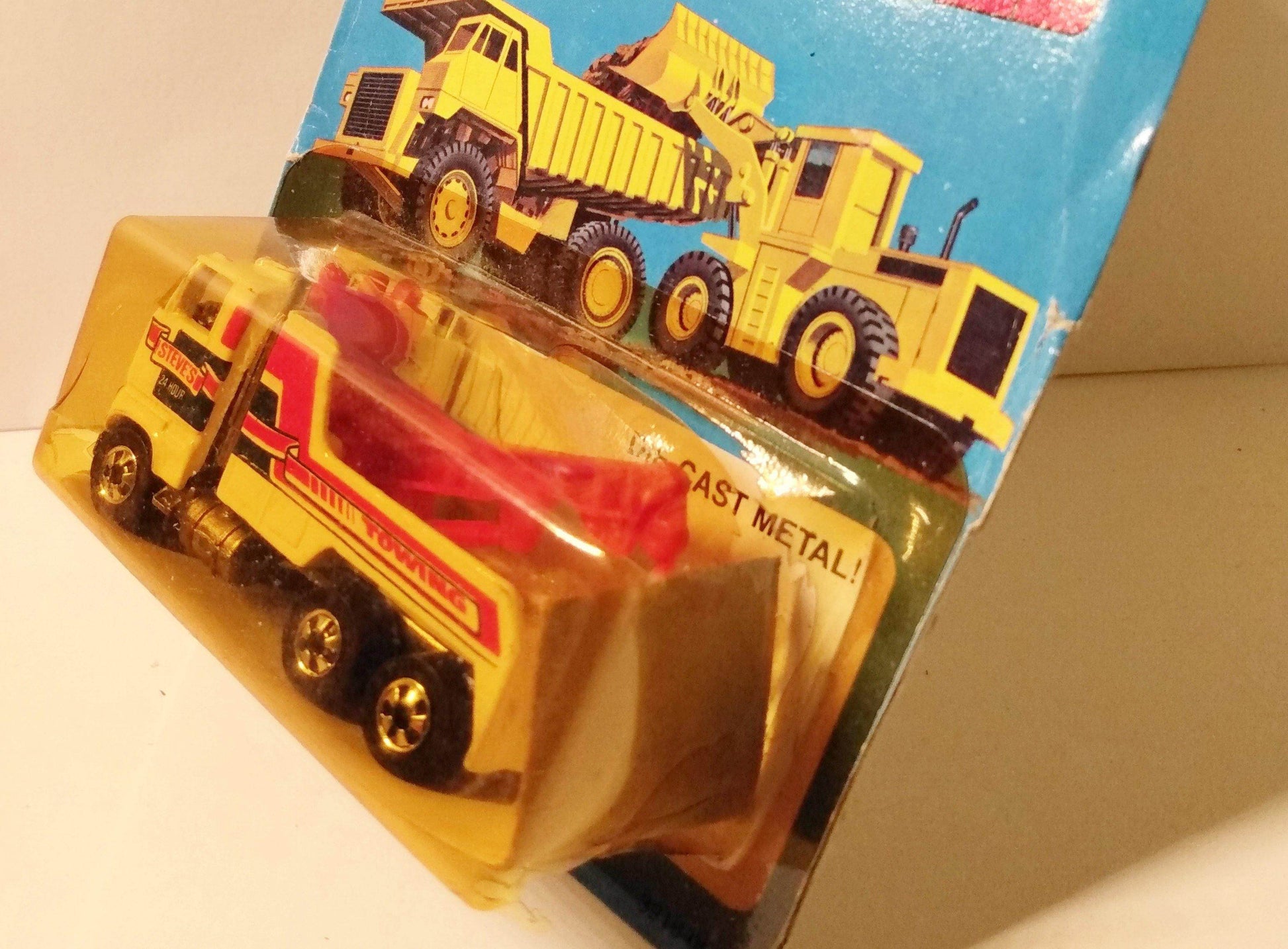 Hot Wheels 3916 Rig Wrecker Tow Truck Workhorses 1983 - TulipStuff